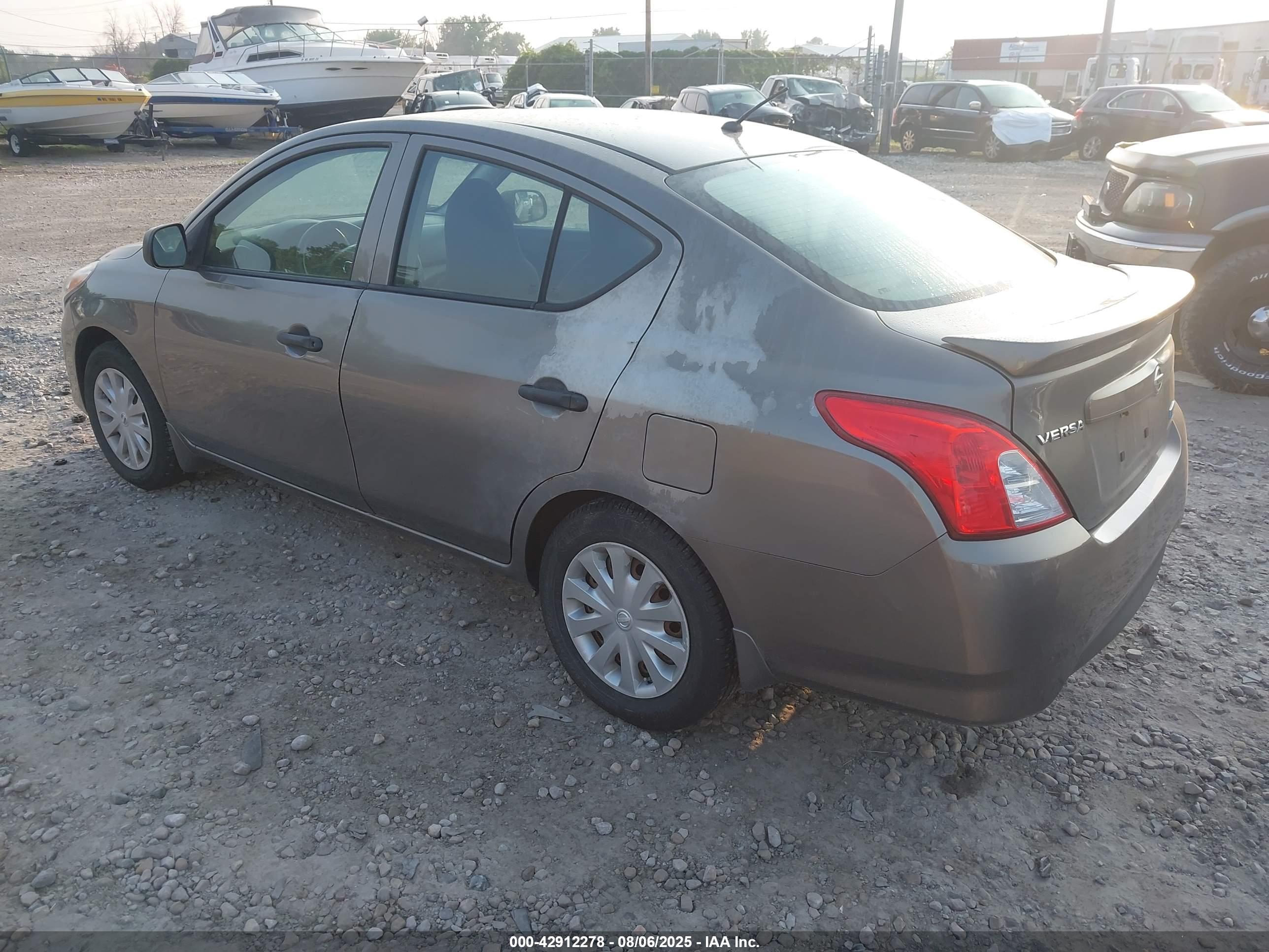 NISSAN VERSA image 3