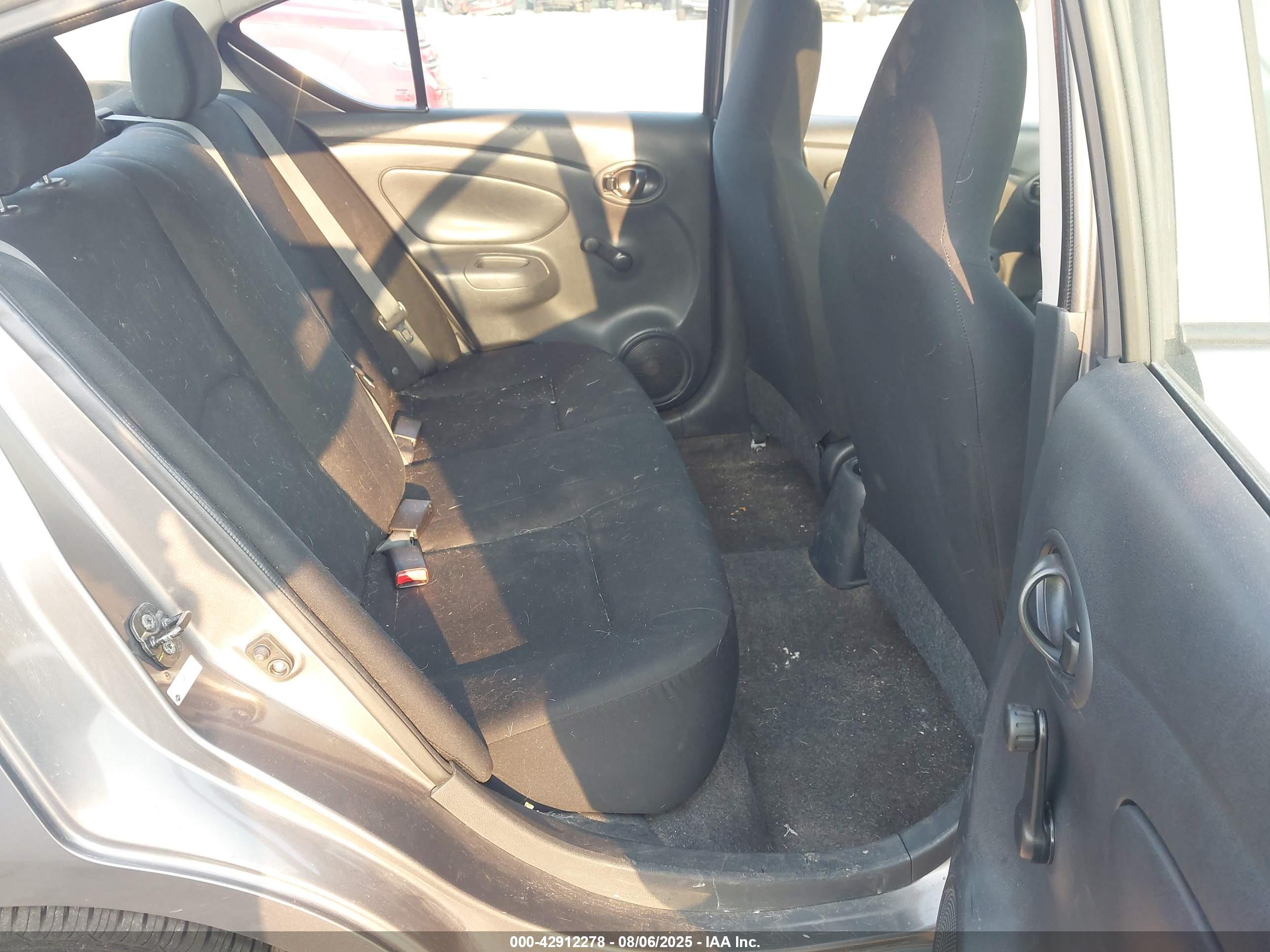 NISSAN VERSA image 8