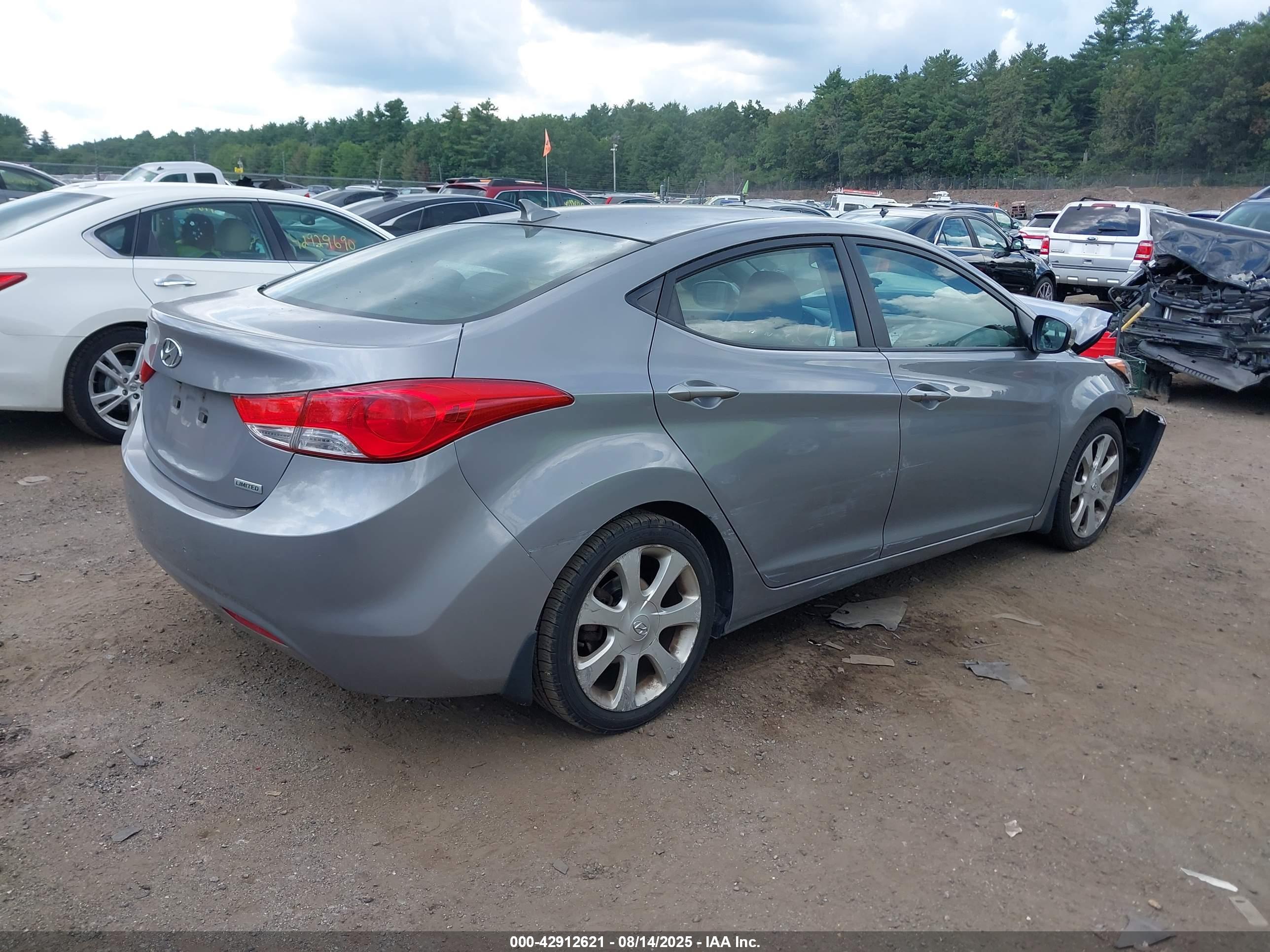 HYUNDAI ELANTRA image 4