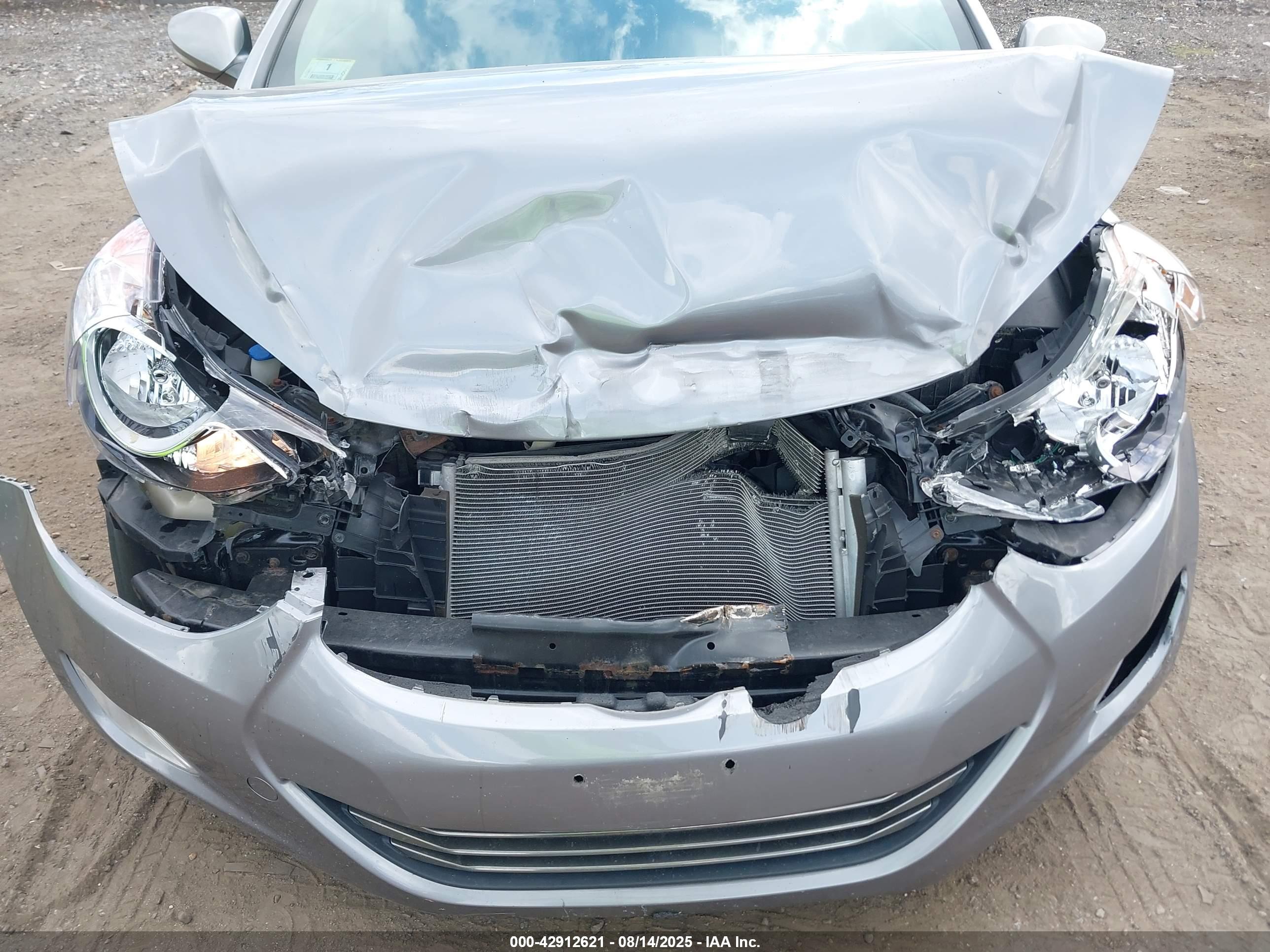 HYUNDAI ELANTRA image 6