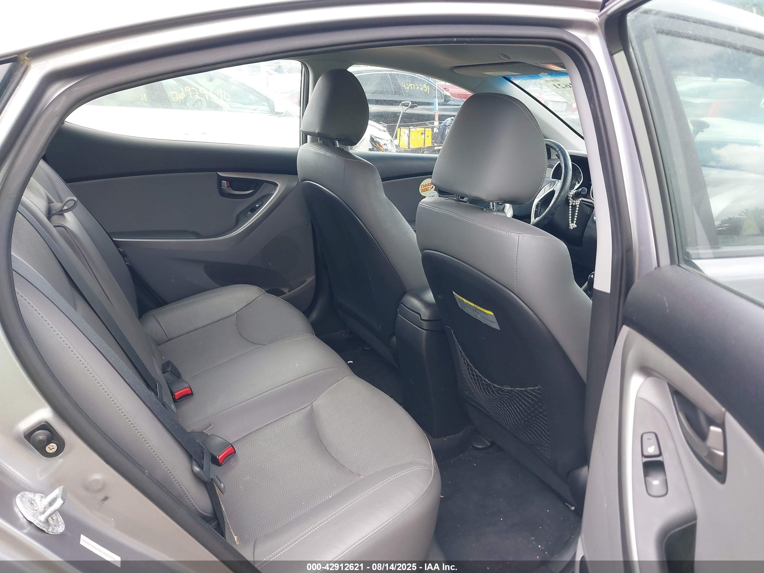 HYUNDAI ELANTRA image 8