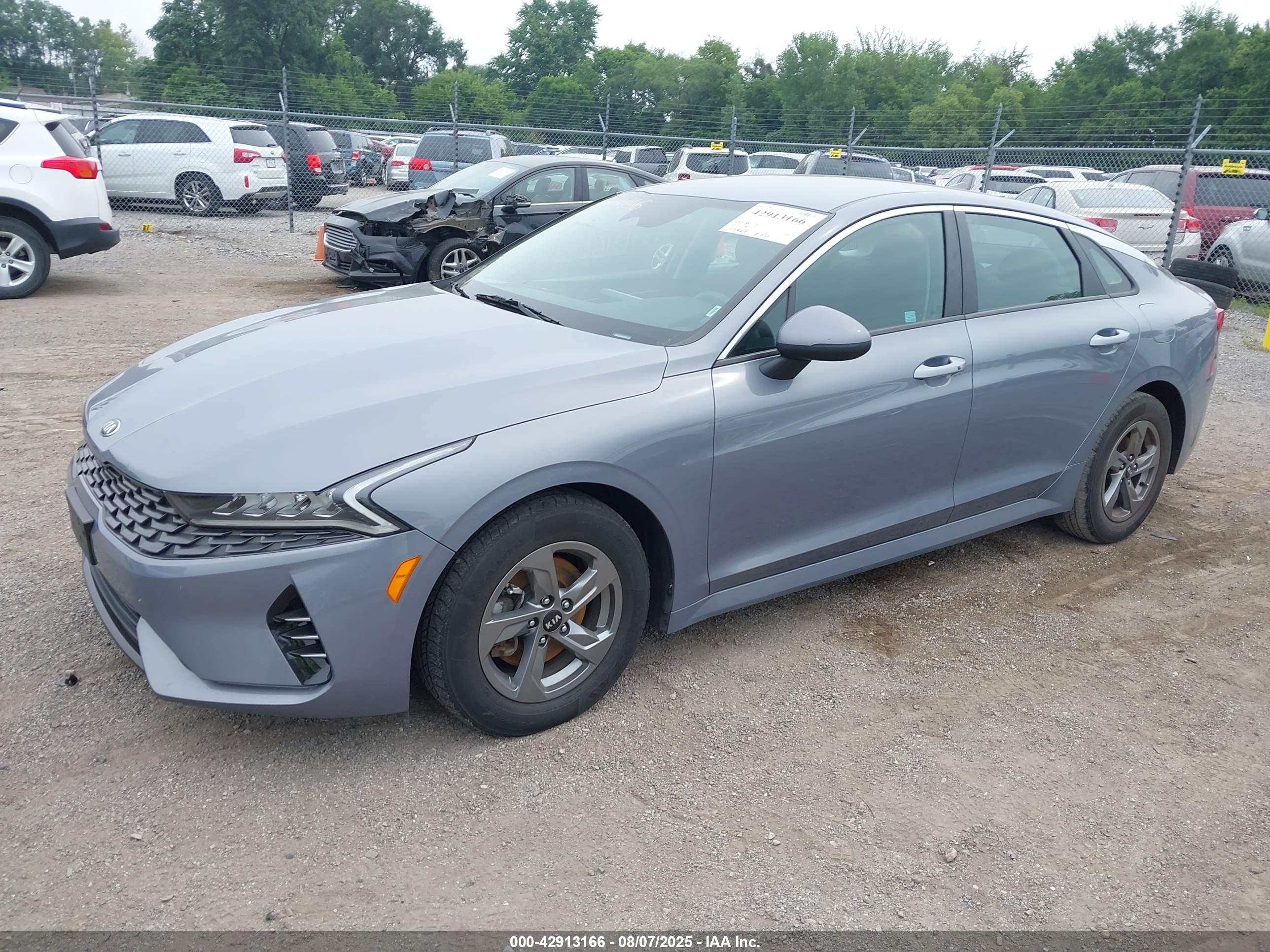KIA K5 image 2
