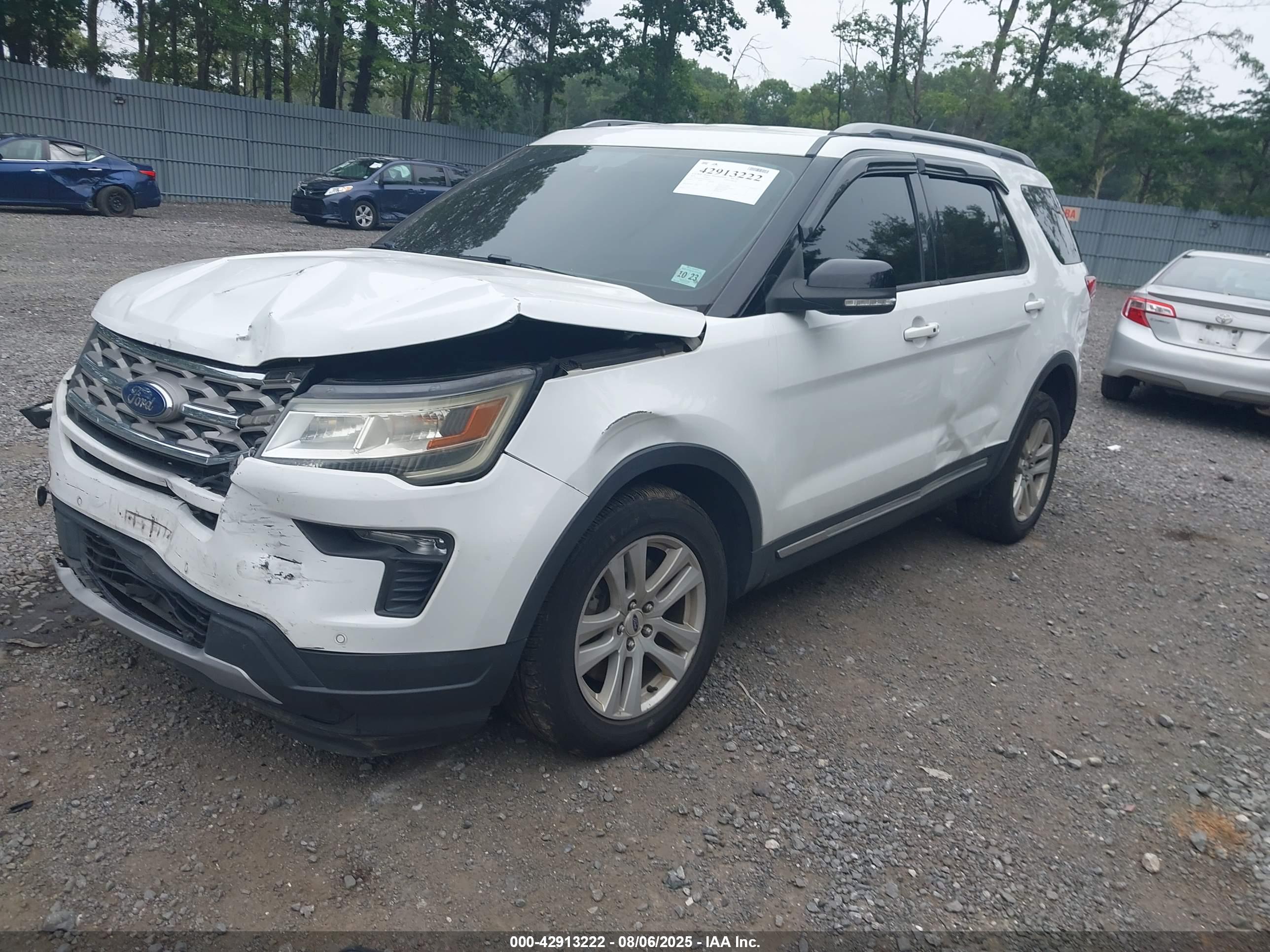 FORD EXPLORER image 2
