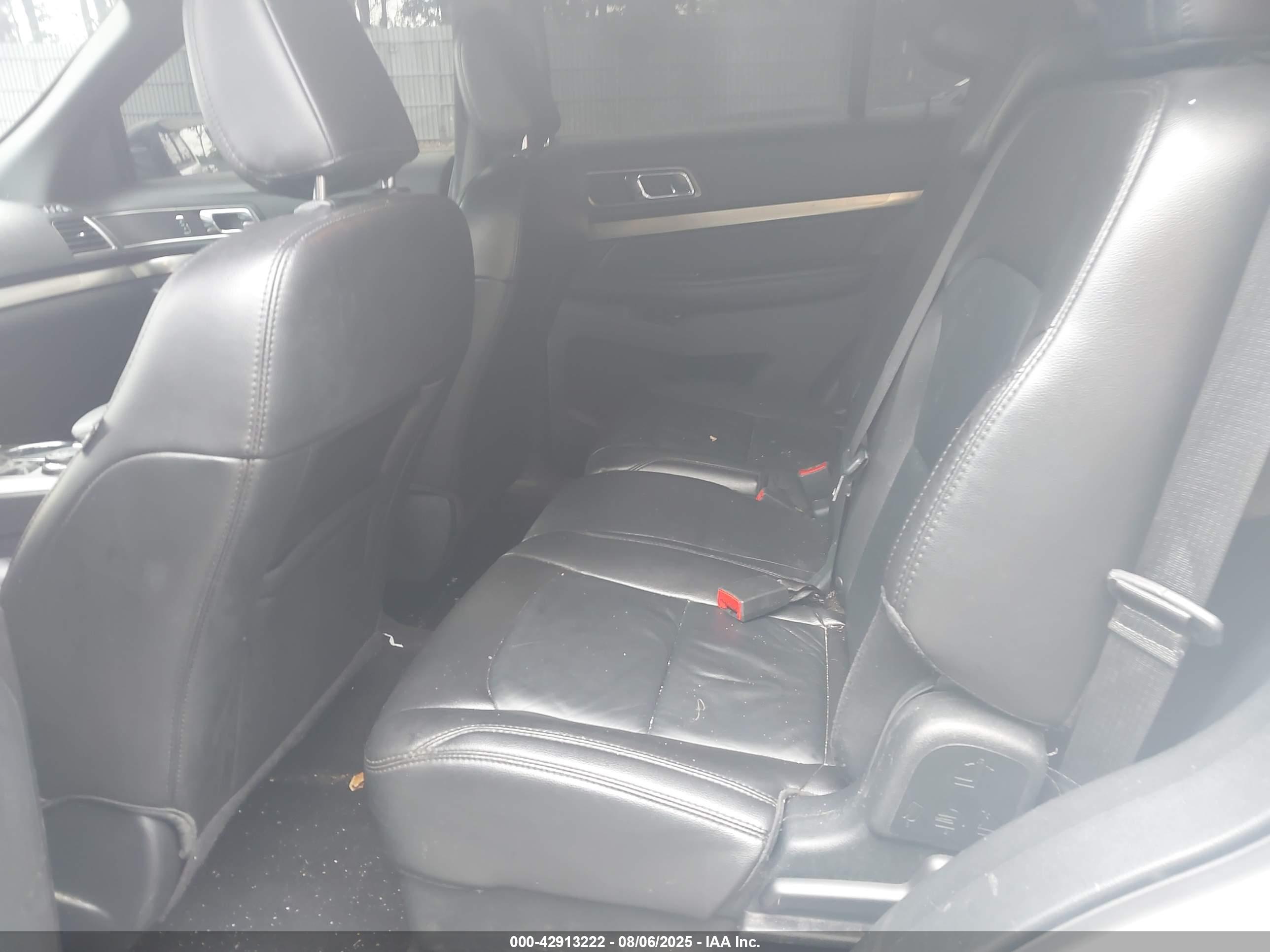 FORD EXPLORER image 8