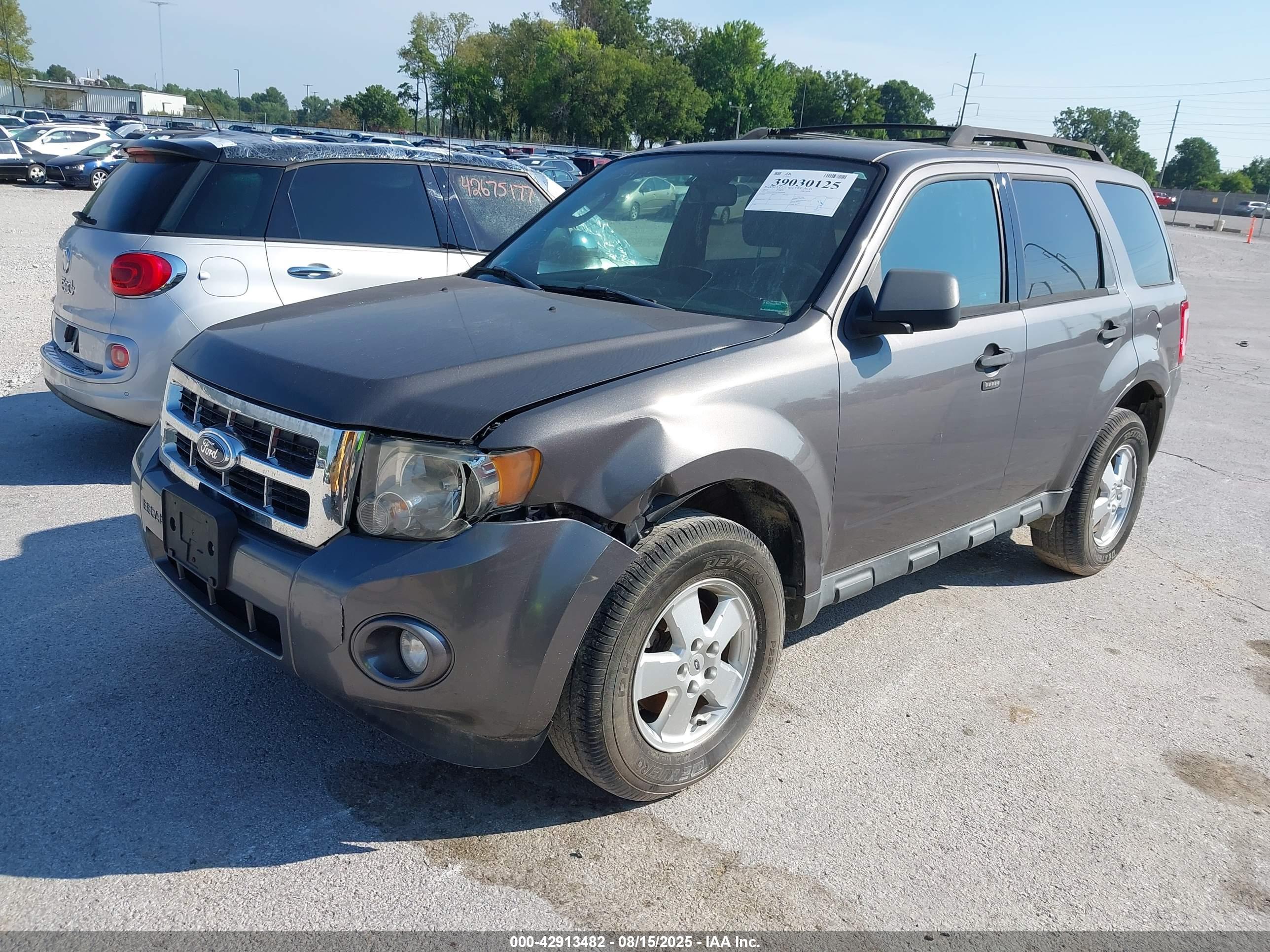 FORD ESCAPE image 2