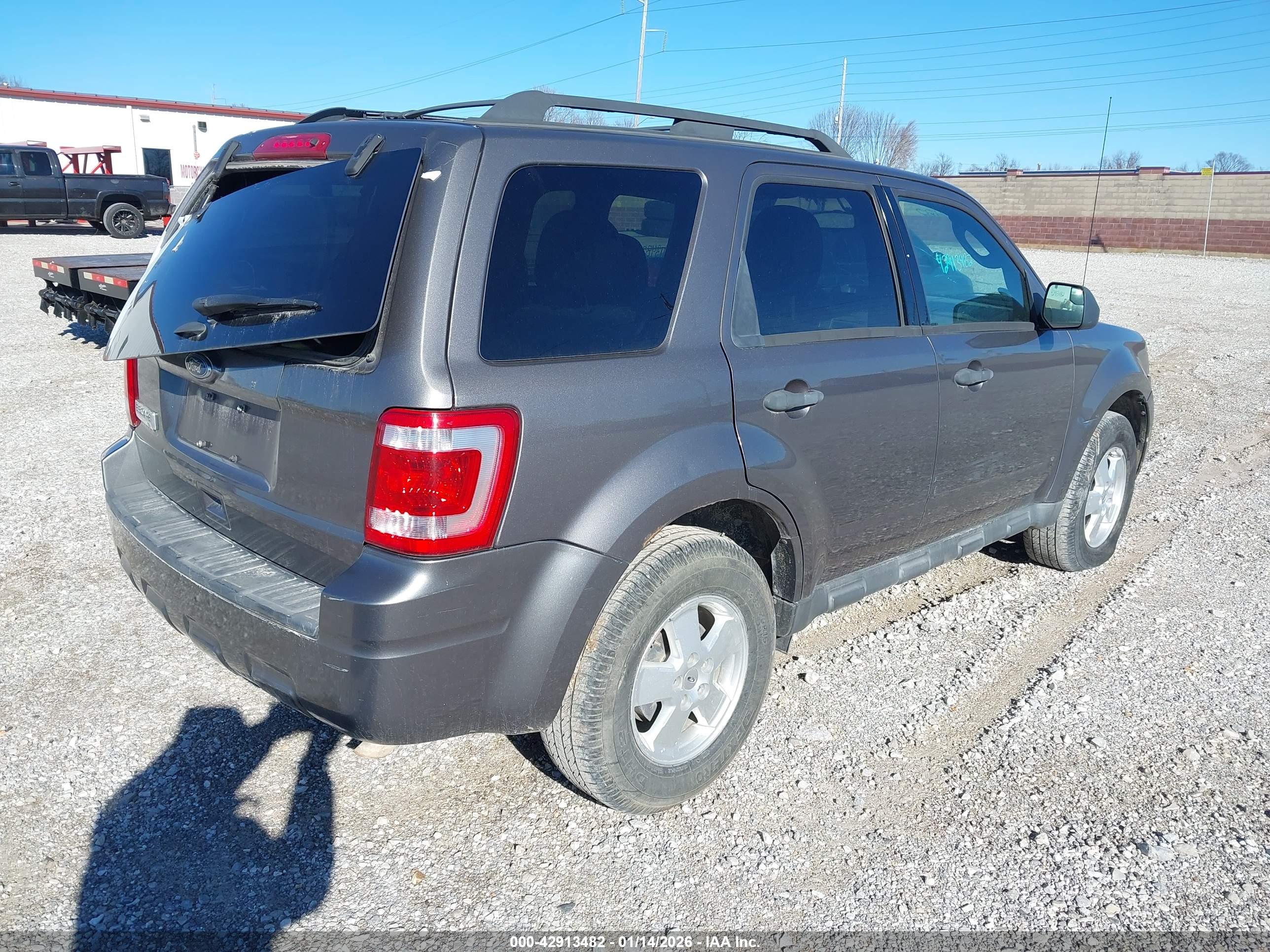 FORD ESCAPE image 4
