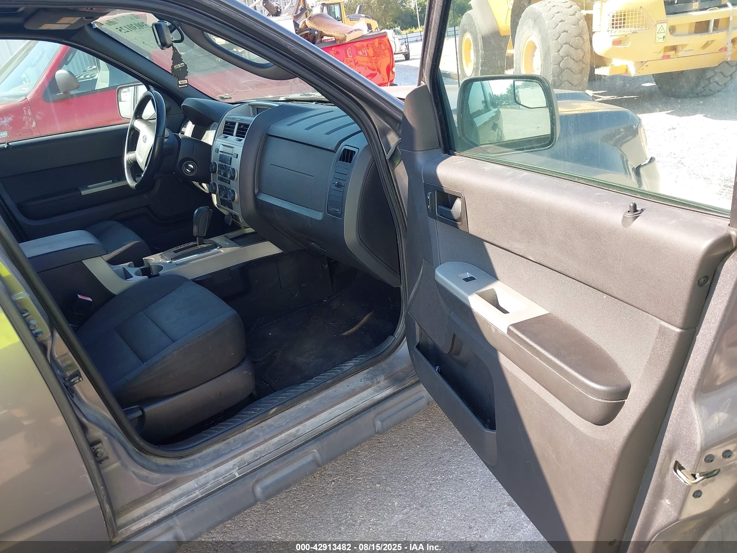 FORD ESCAPE image 5