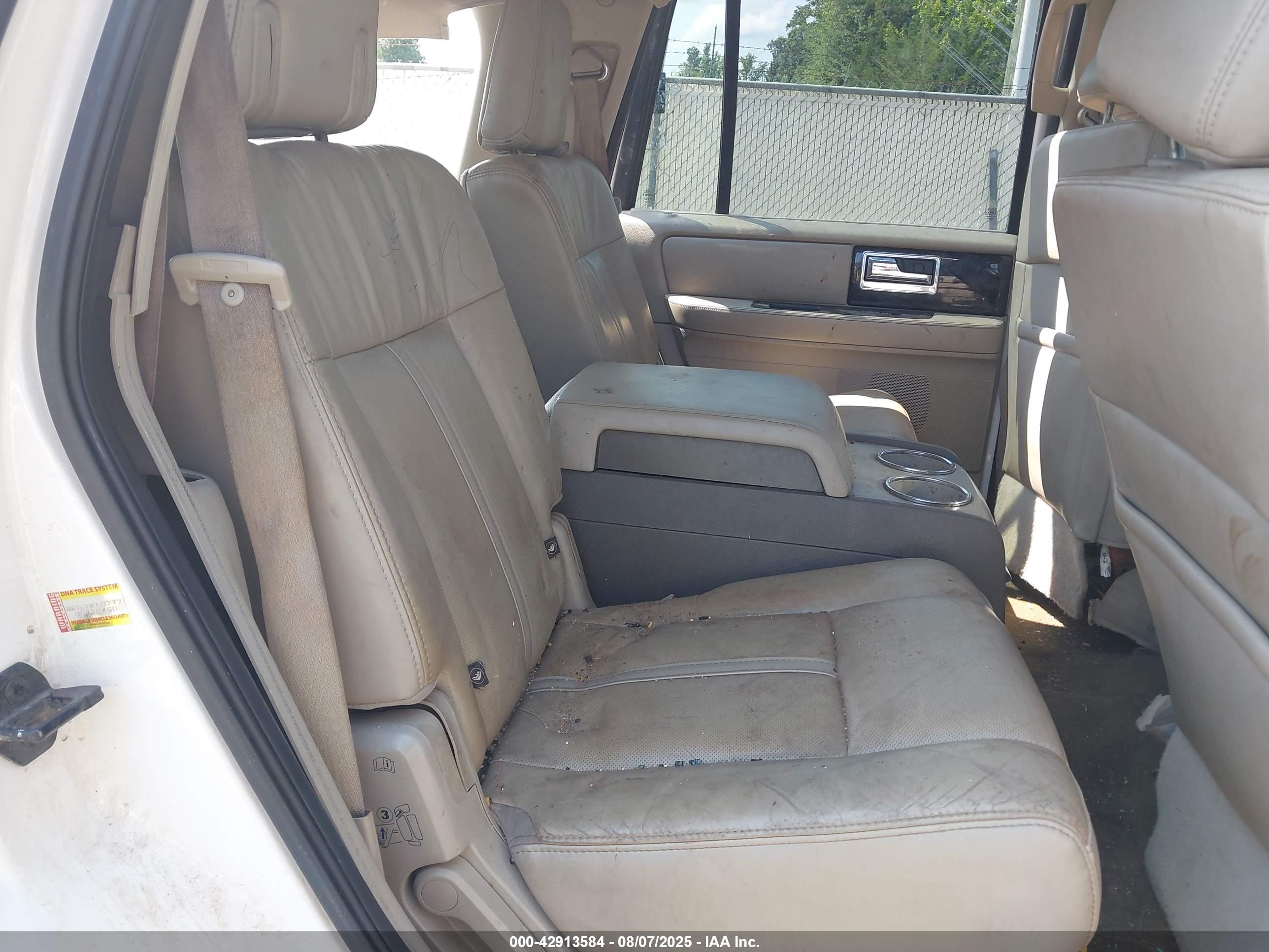 LINCOLN NAVIGATOR image 8