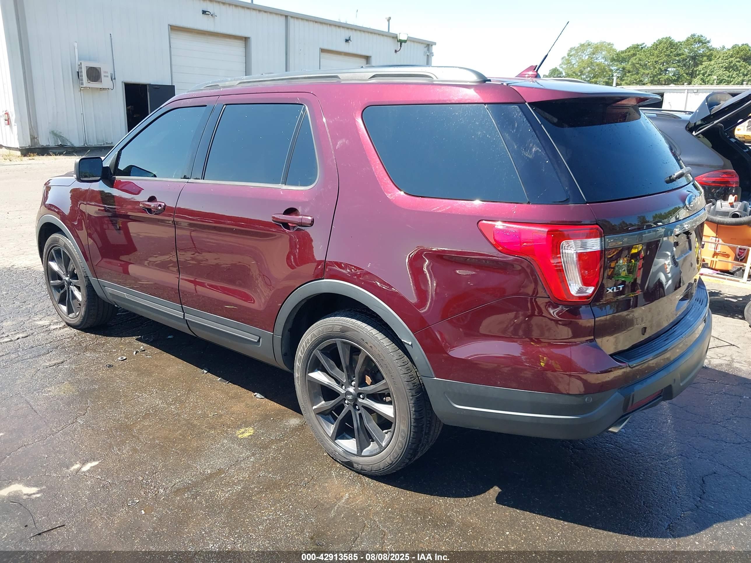 FORD EXPLORER image 3