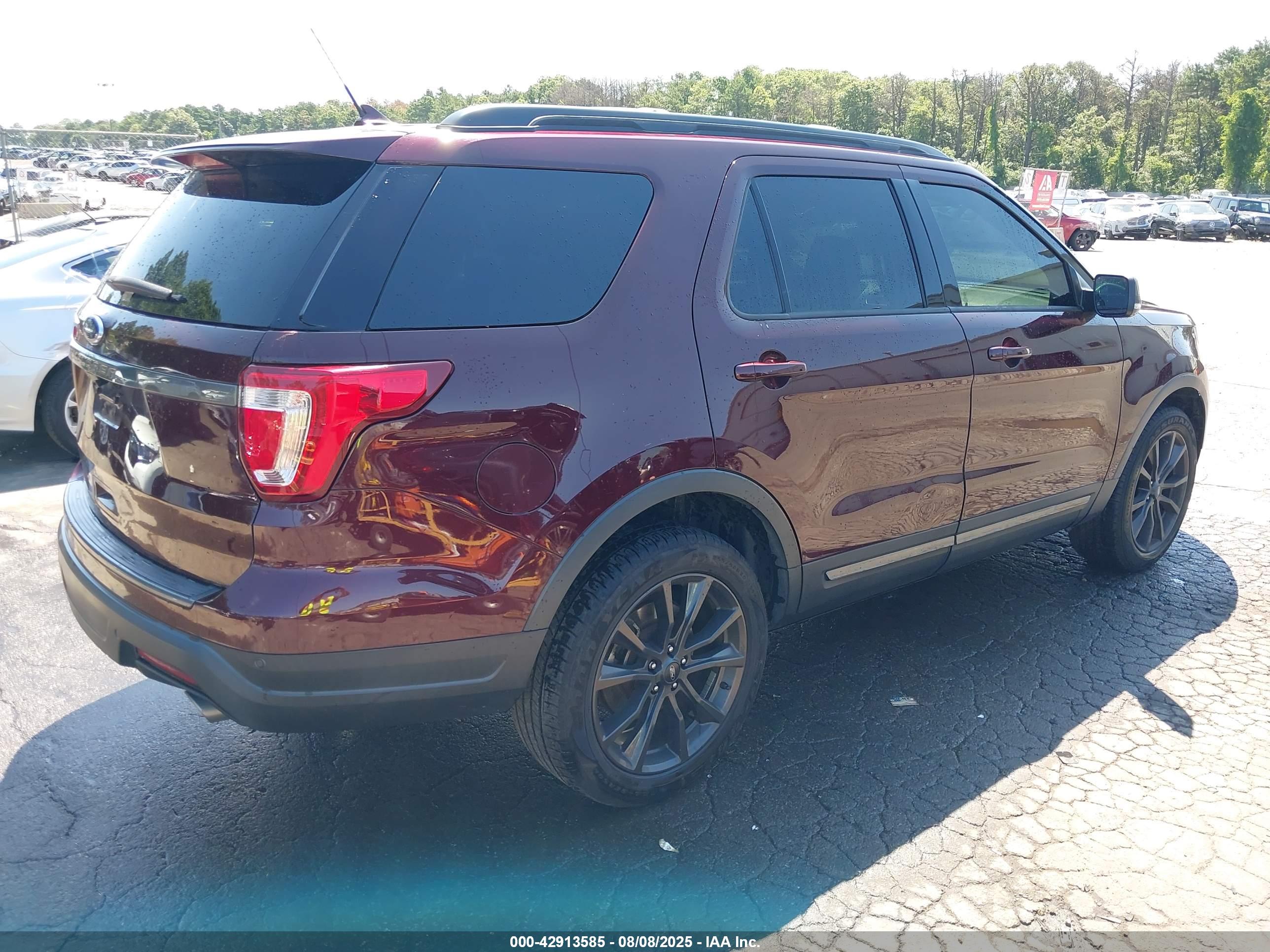 FORD EXPLORER image 4