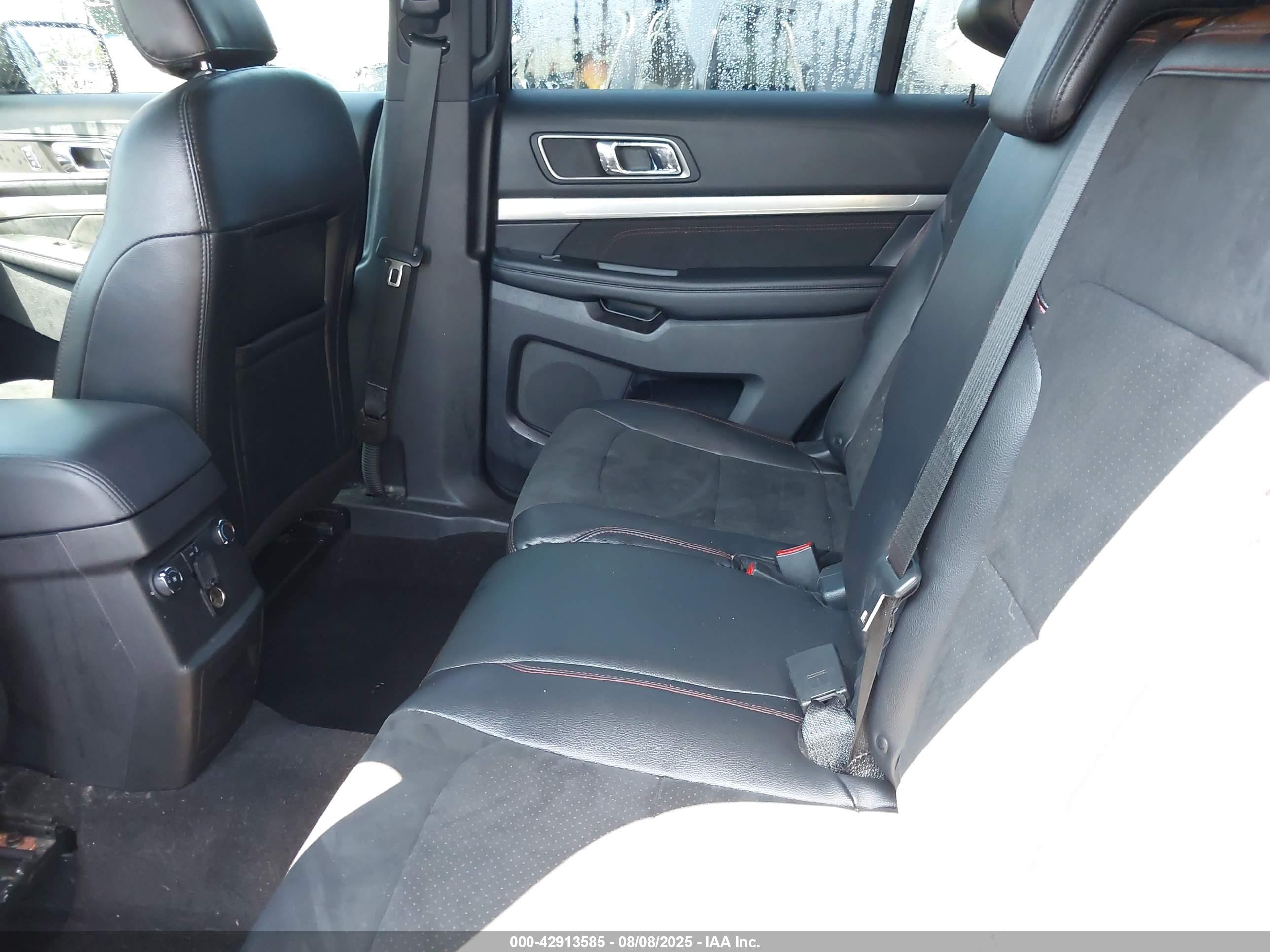 FORD EXPLORER image 8