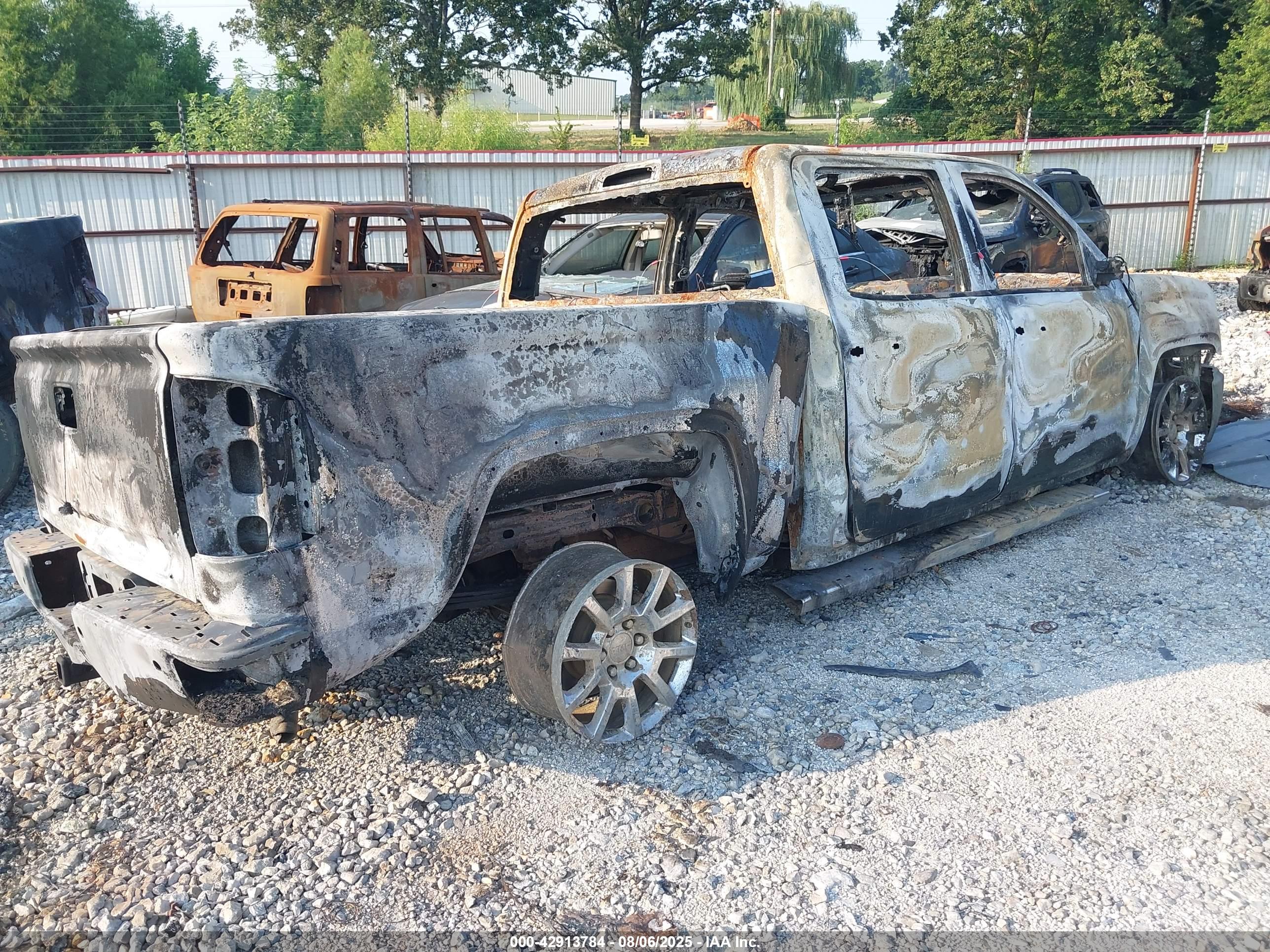 GMC SIERRA image 4