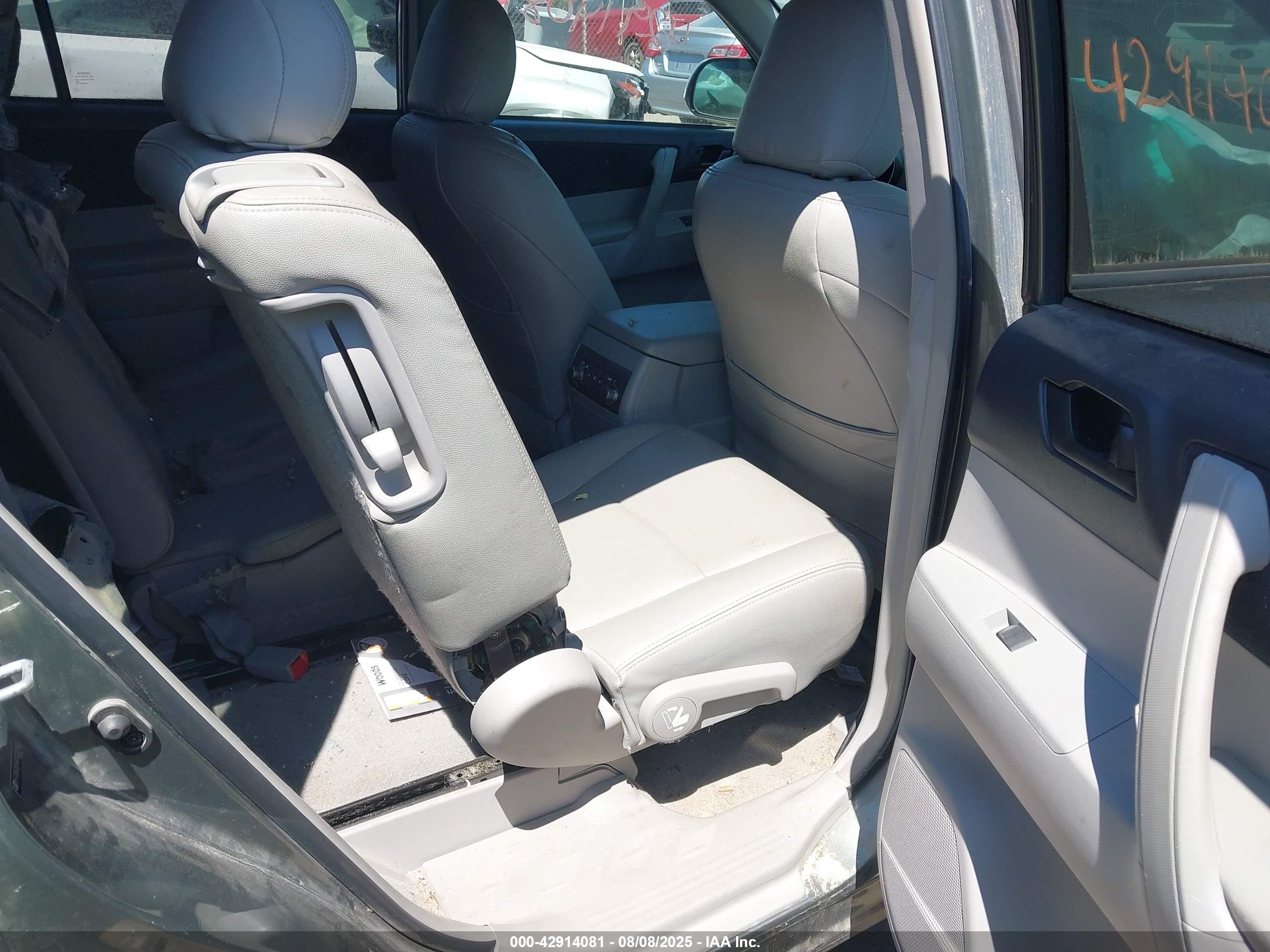 TOYOTA HIGHLANDER image 8