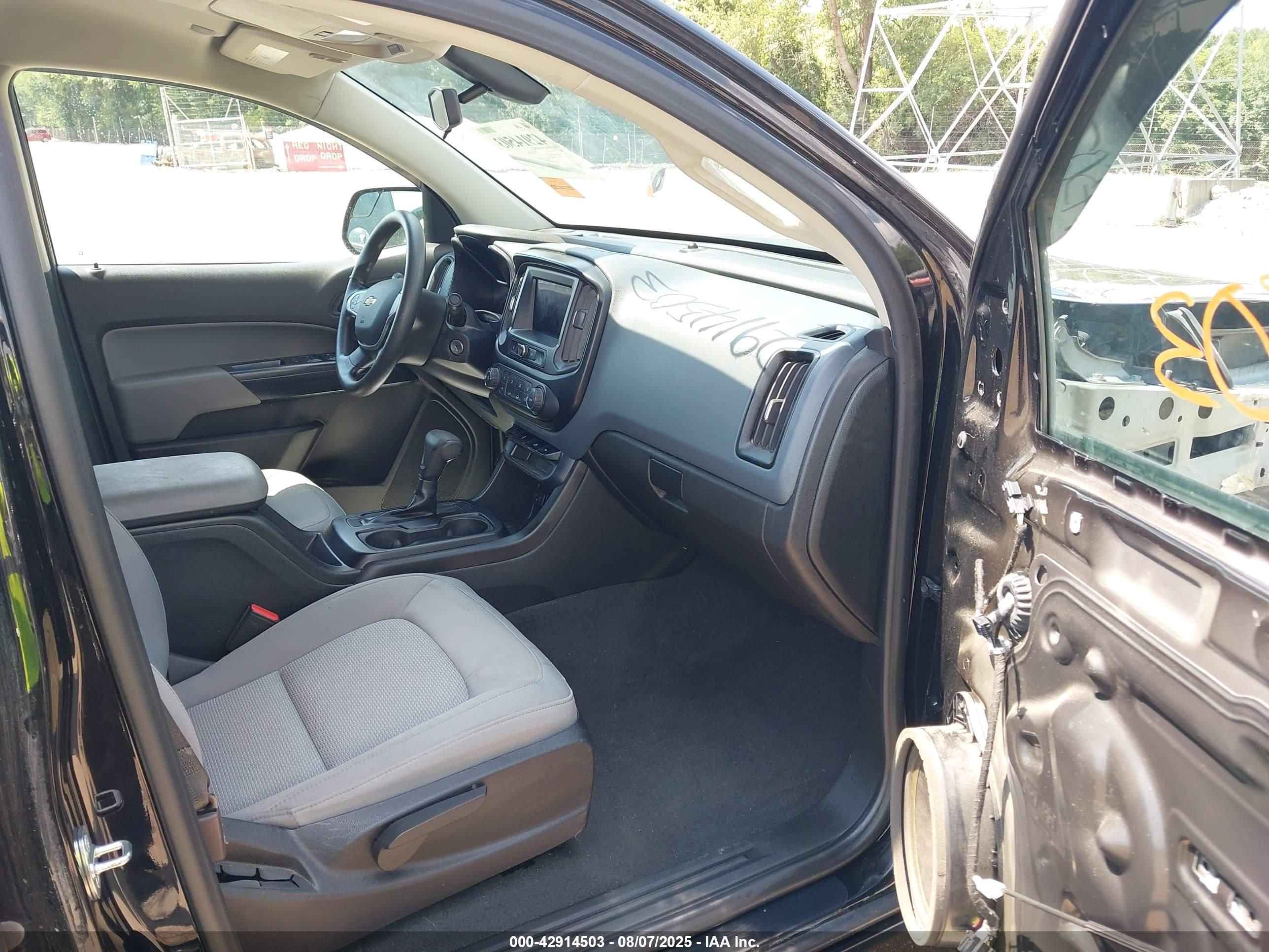 CHEVROLET COLORADO image 5