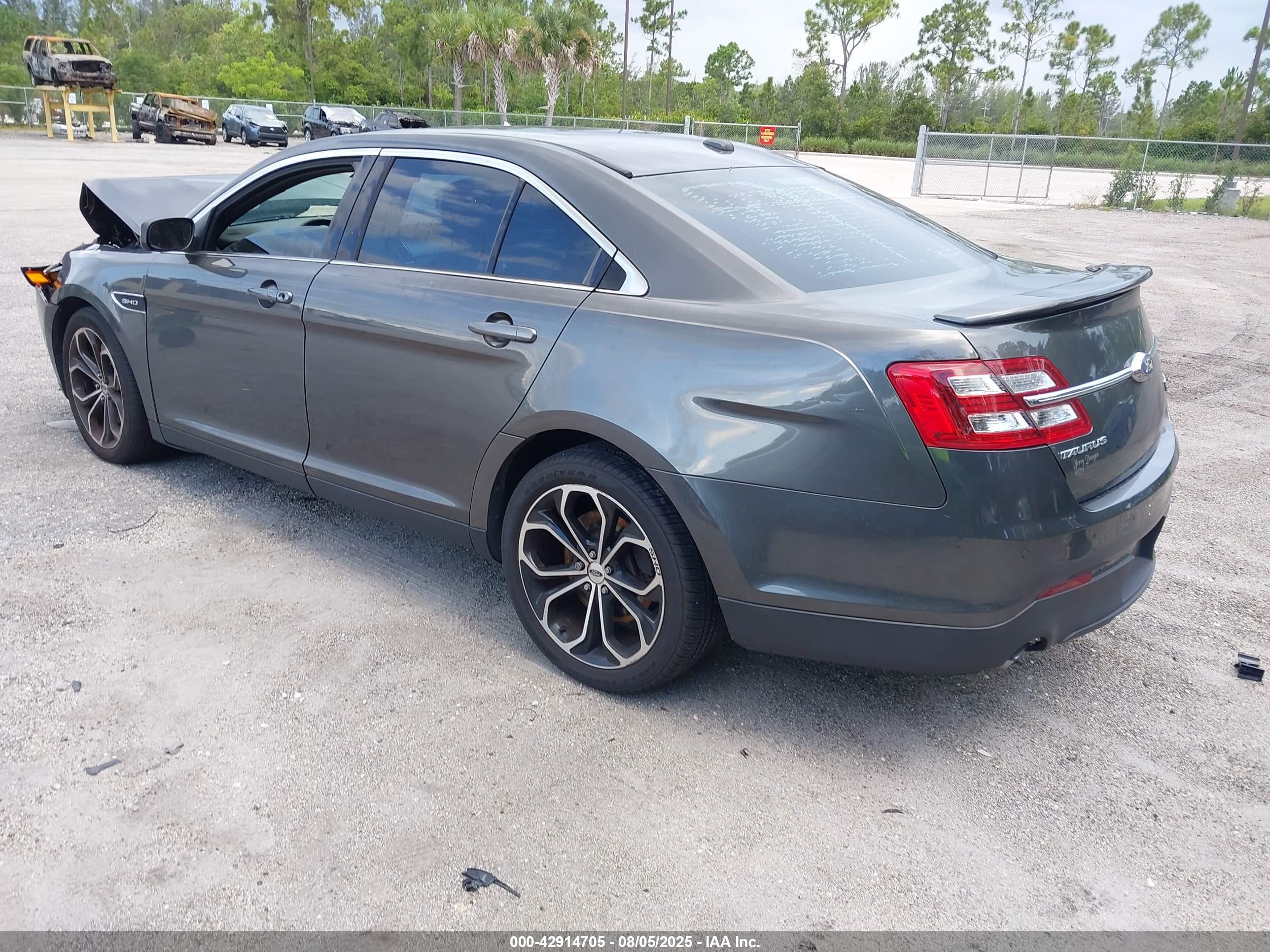 FORD TAURUS image 3