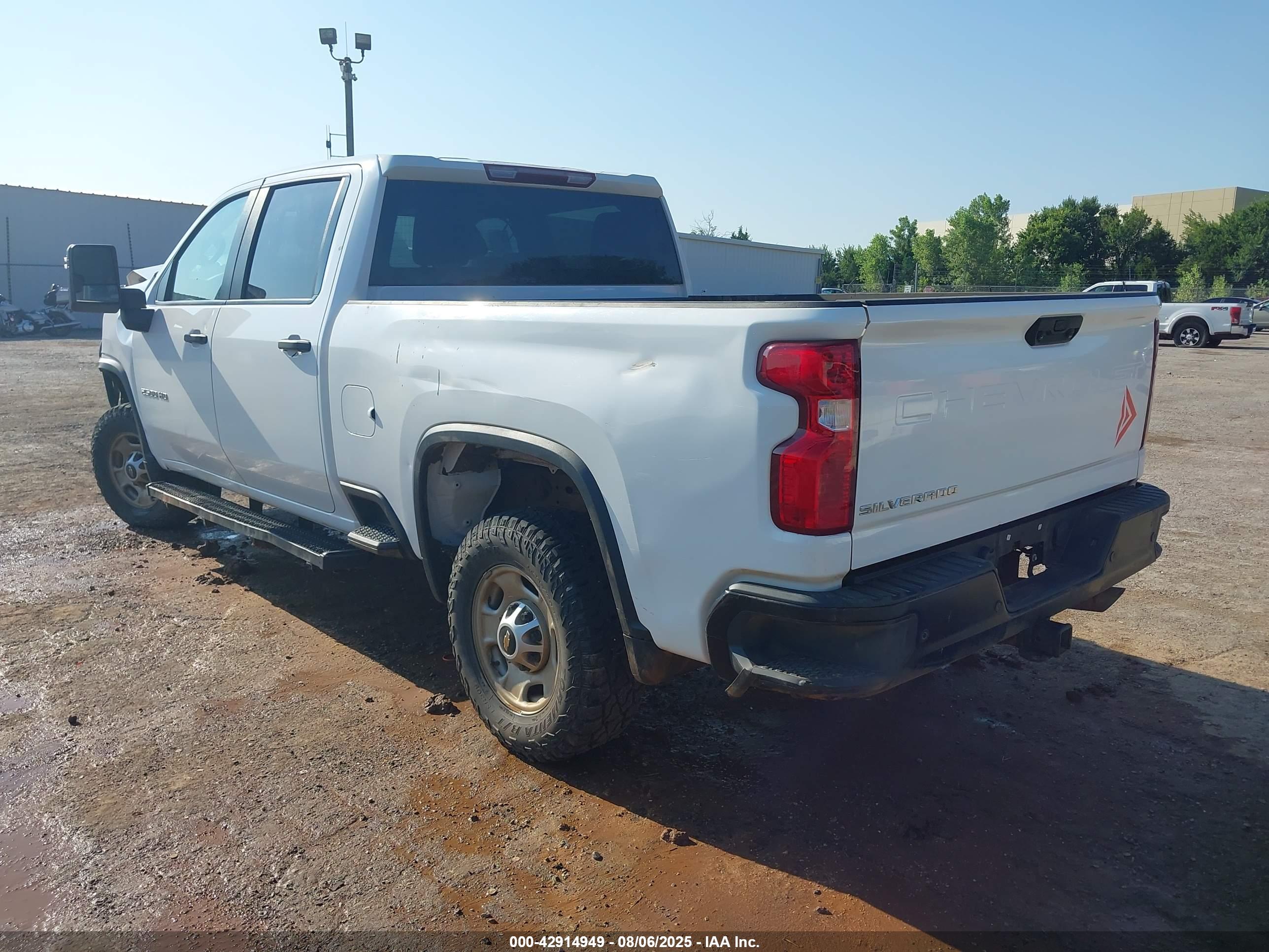 CHEVROLET SILVERADO image 3