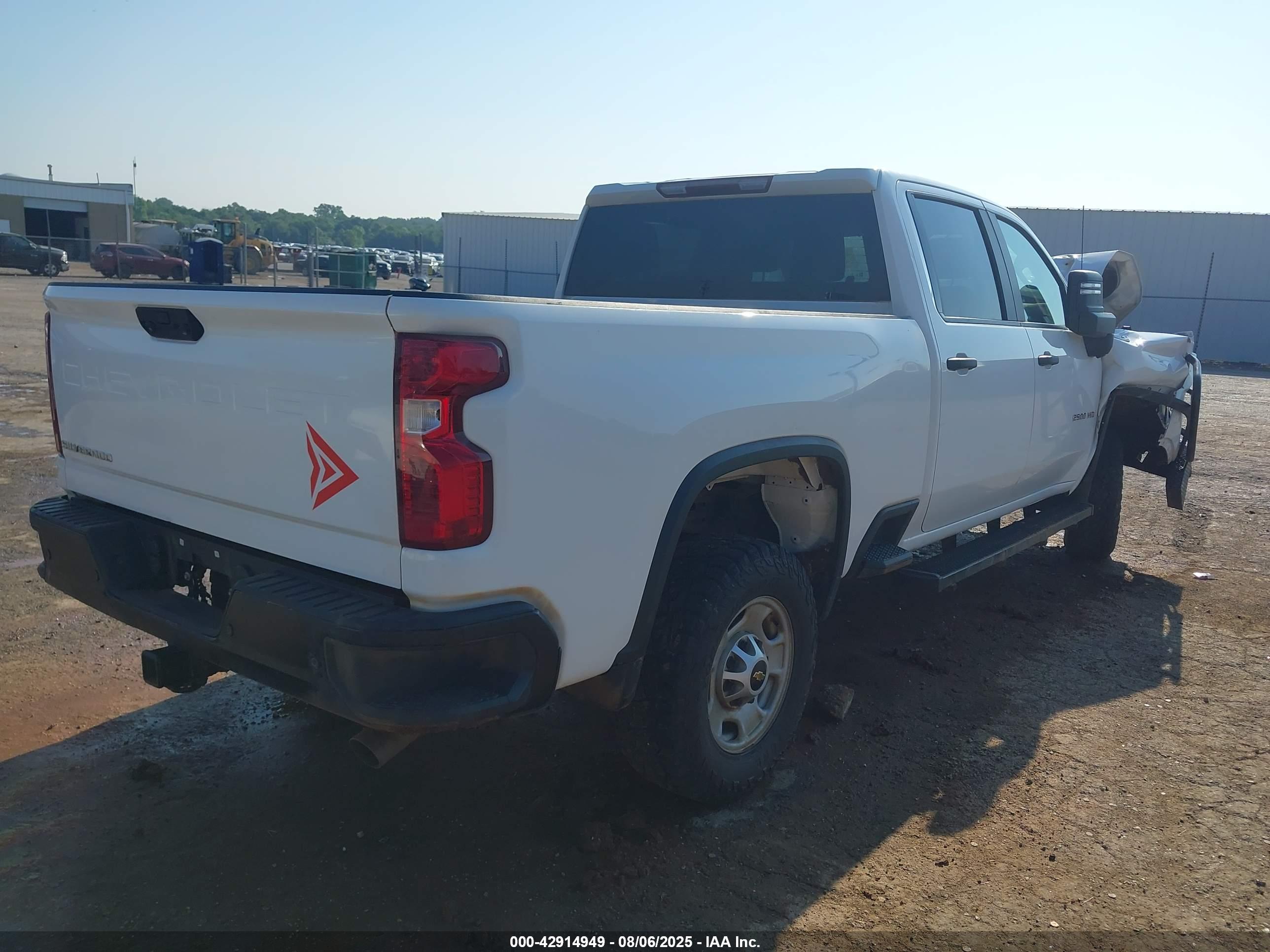 CHEVROLET SILVERADO image 4