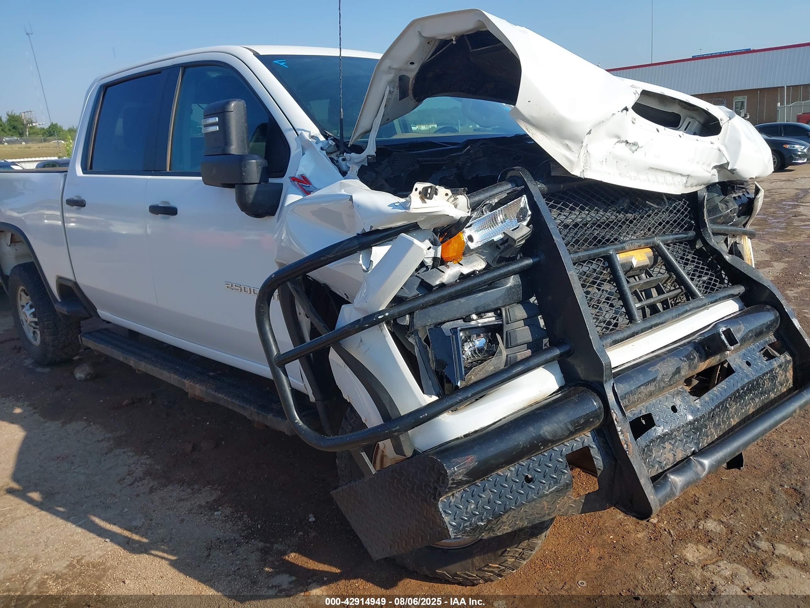 CHEVROLET SILVERADO image 6