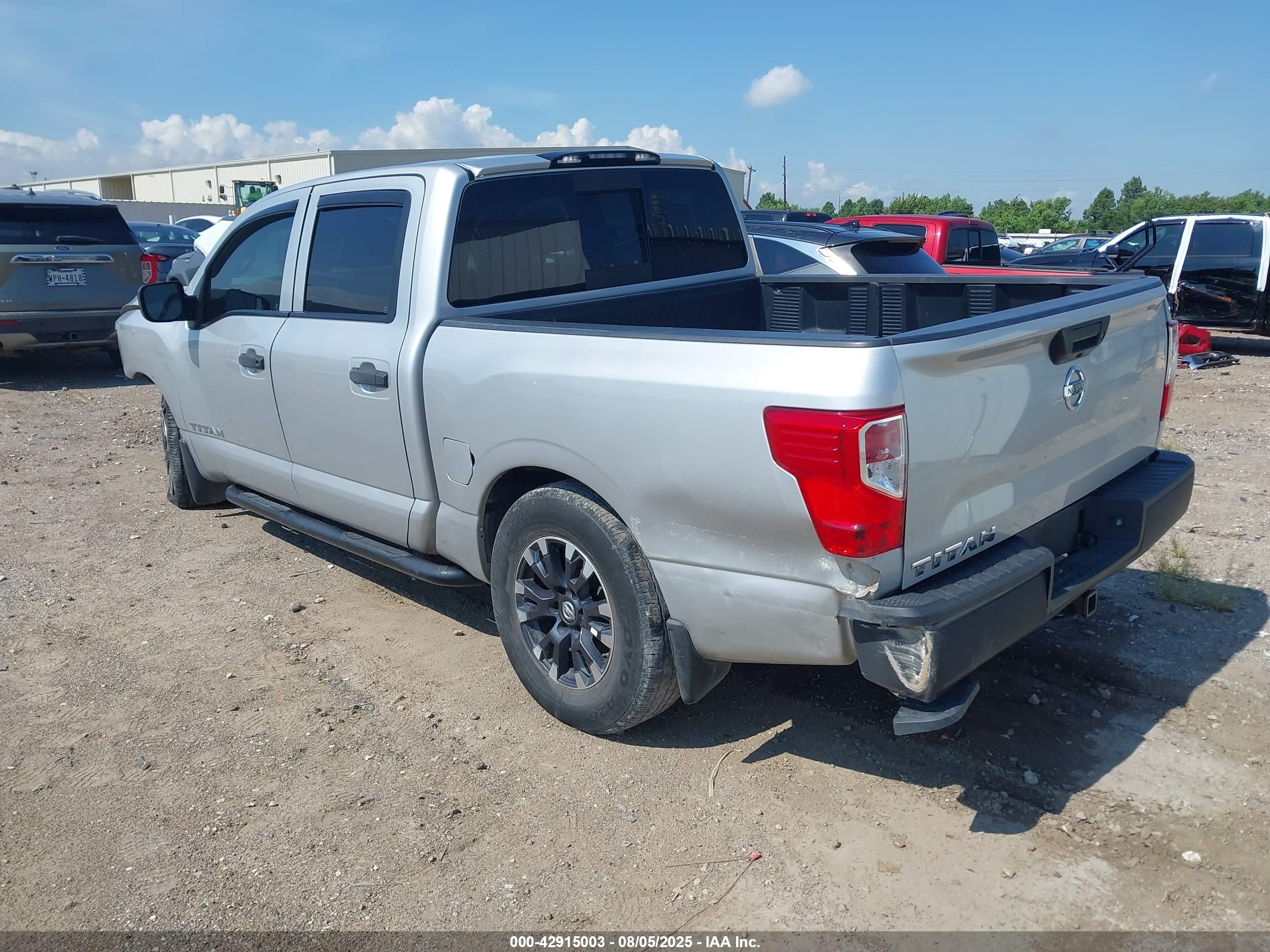 NISSAN TITAN image 3