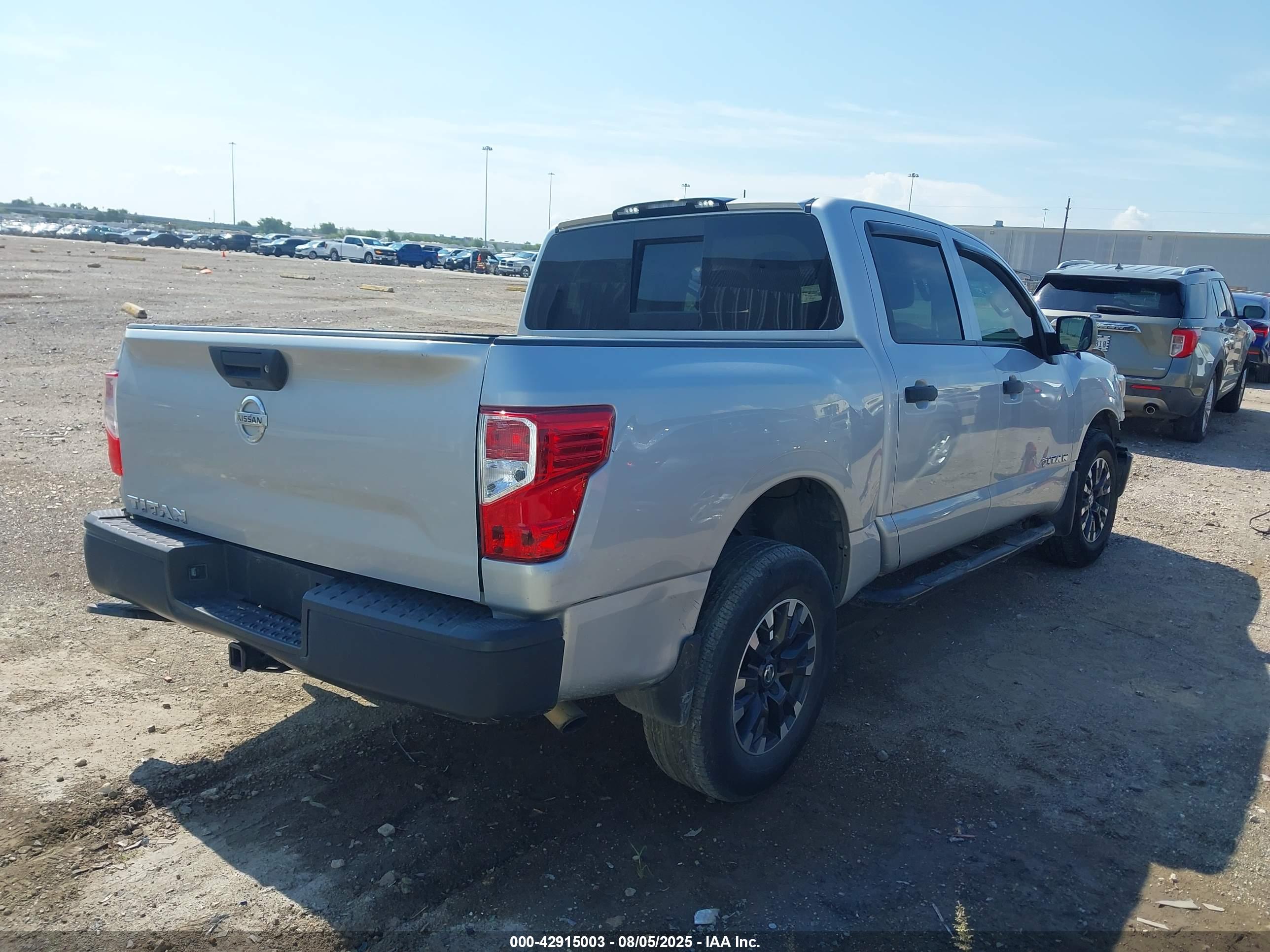 NISSAN TITAN image 4