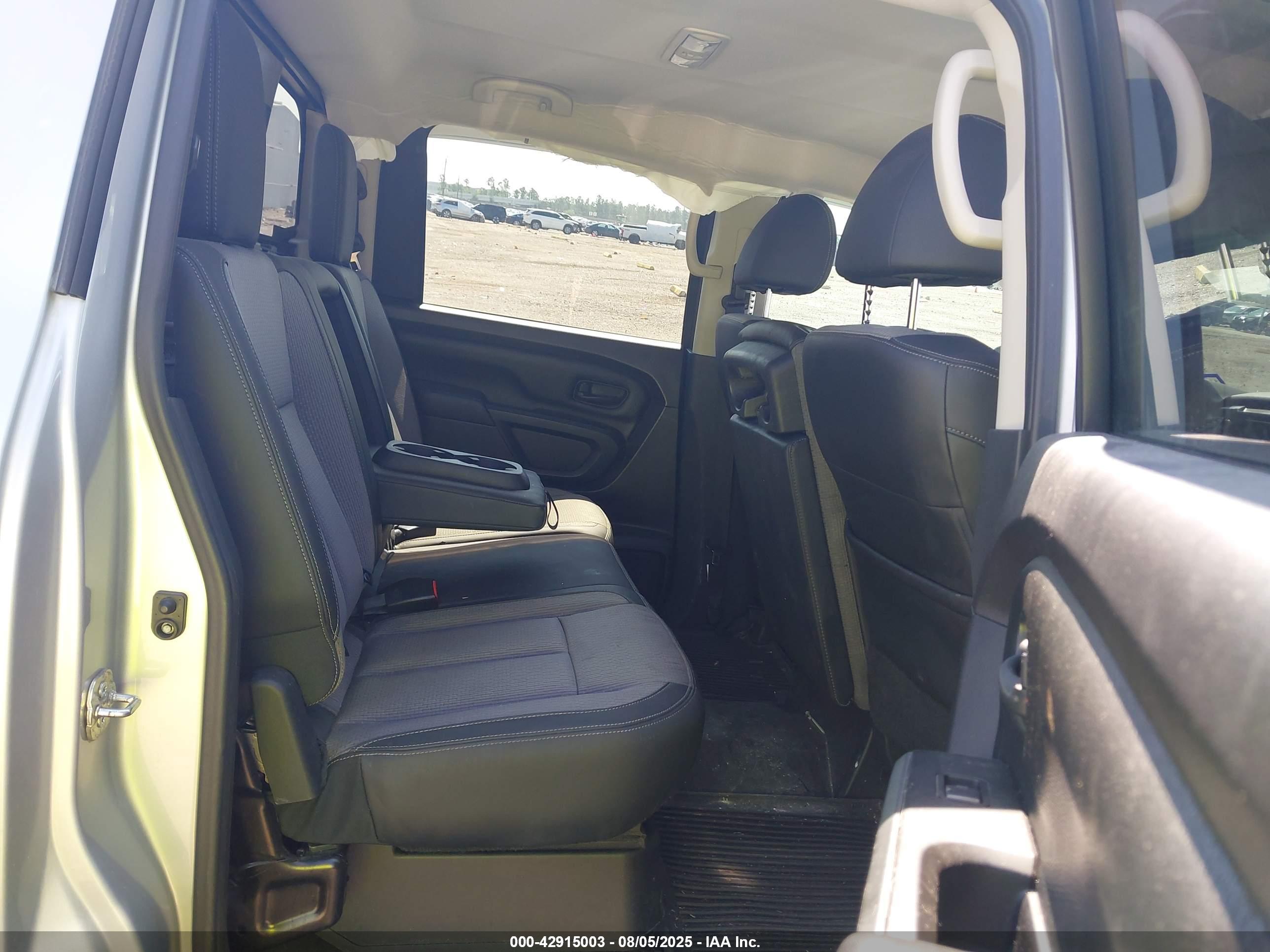 NISSAN TITAN image 8