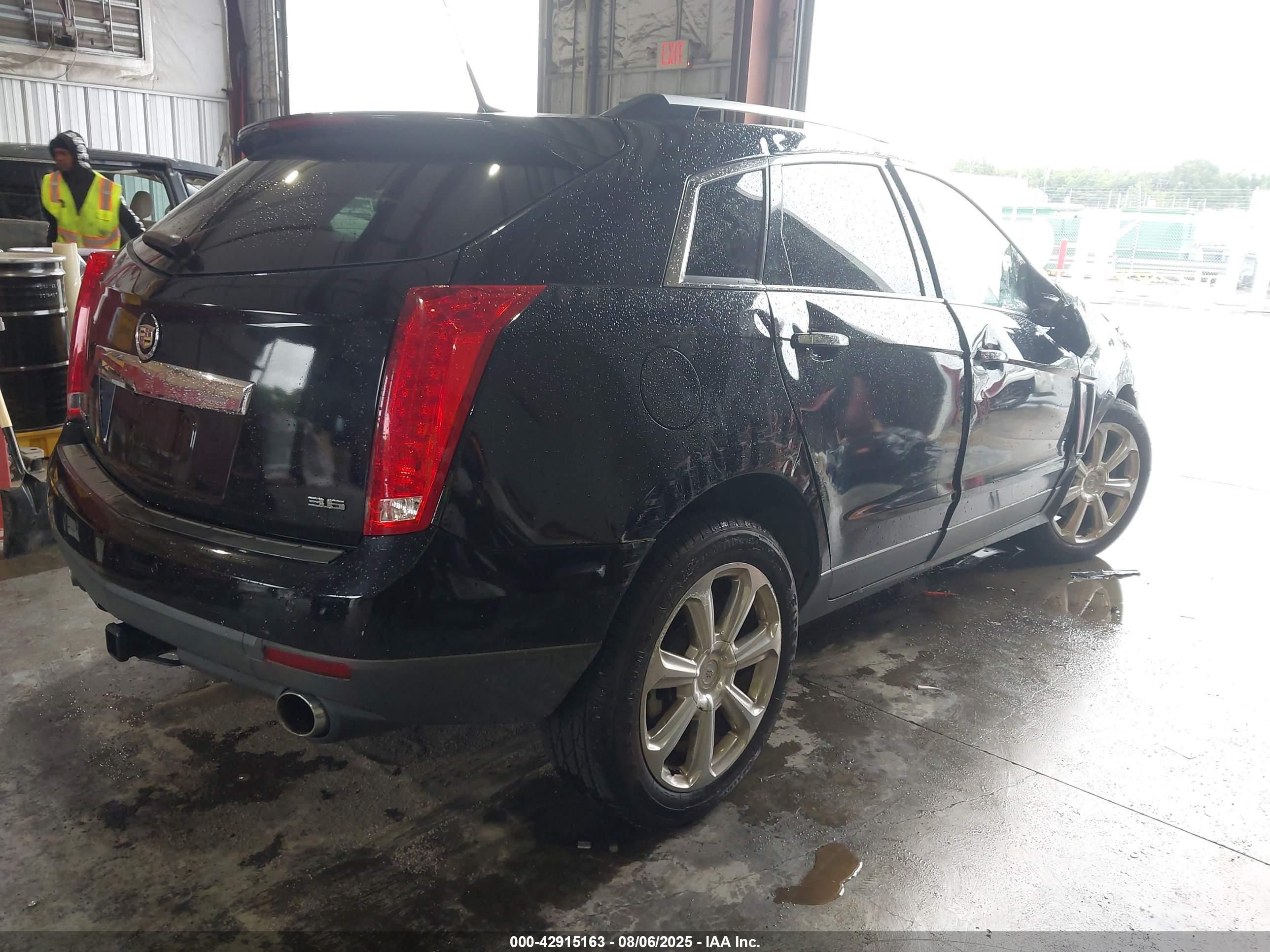 CADILLAC SRX image 4