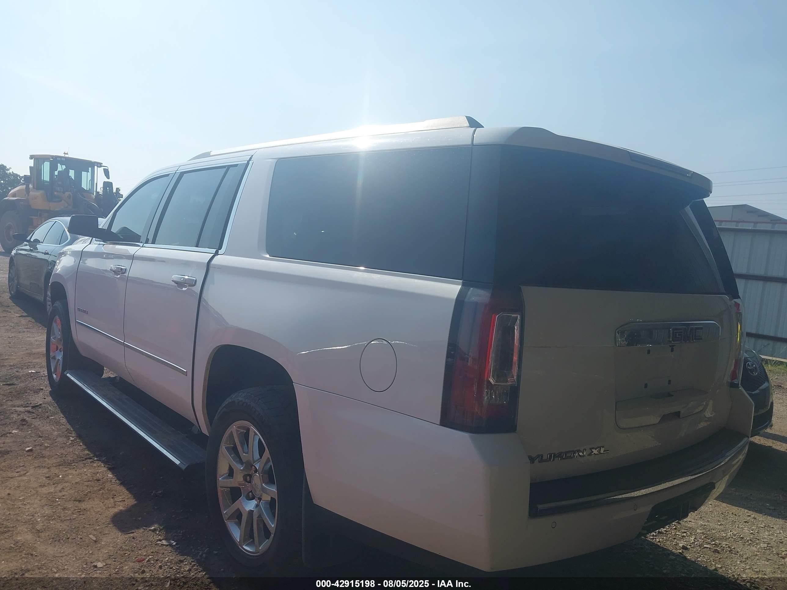 GMC YUKON image 3