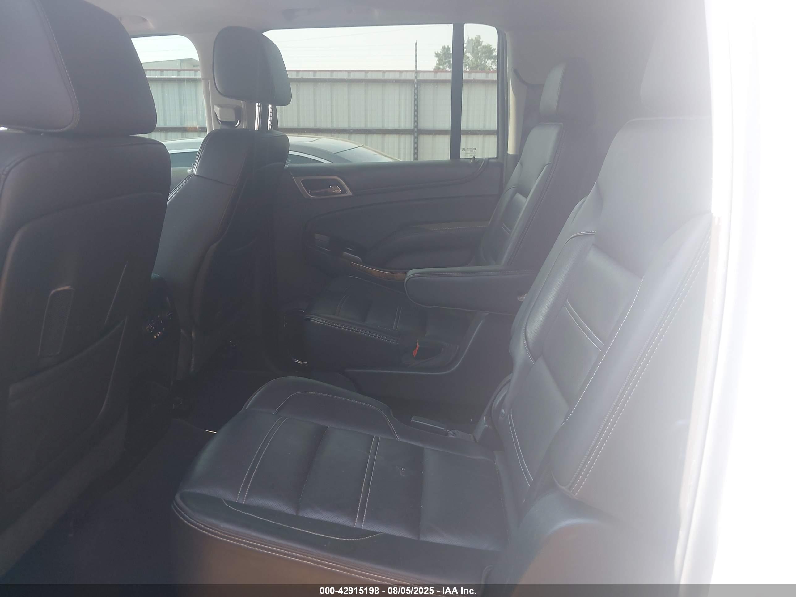 GMC YUKON image 8