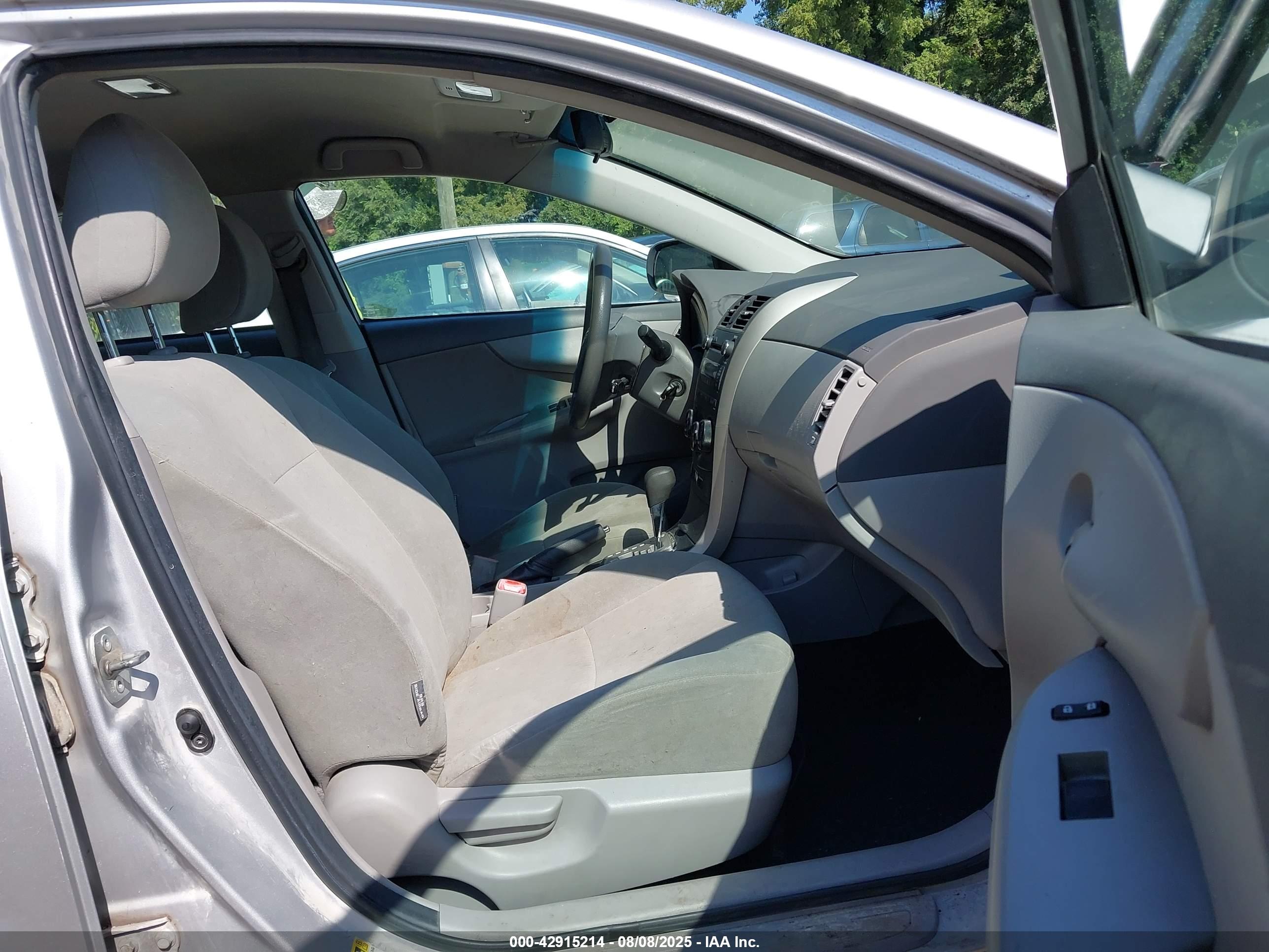 TOYOTA COROLLA image 5