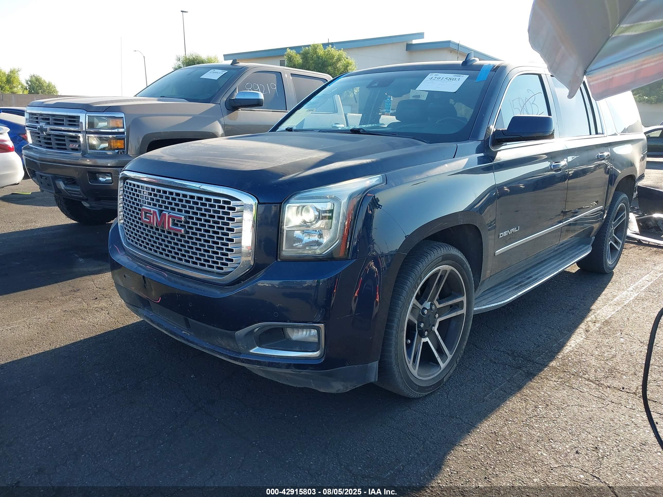 GMC YUKON image 2