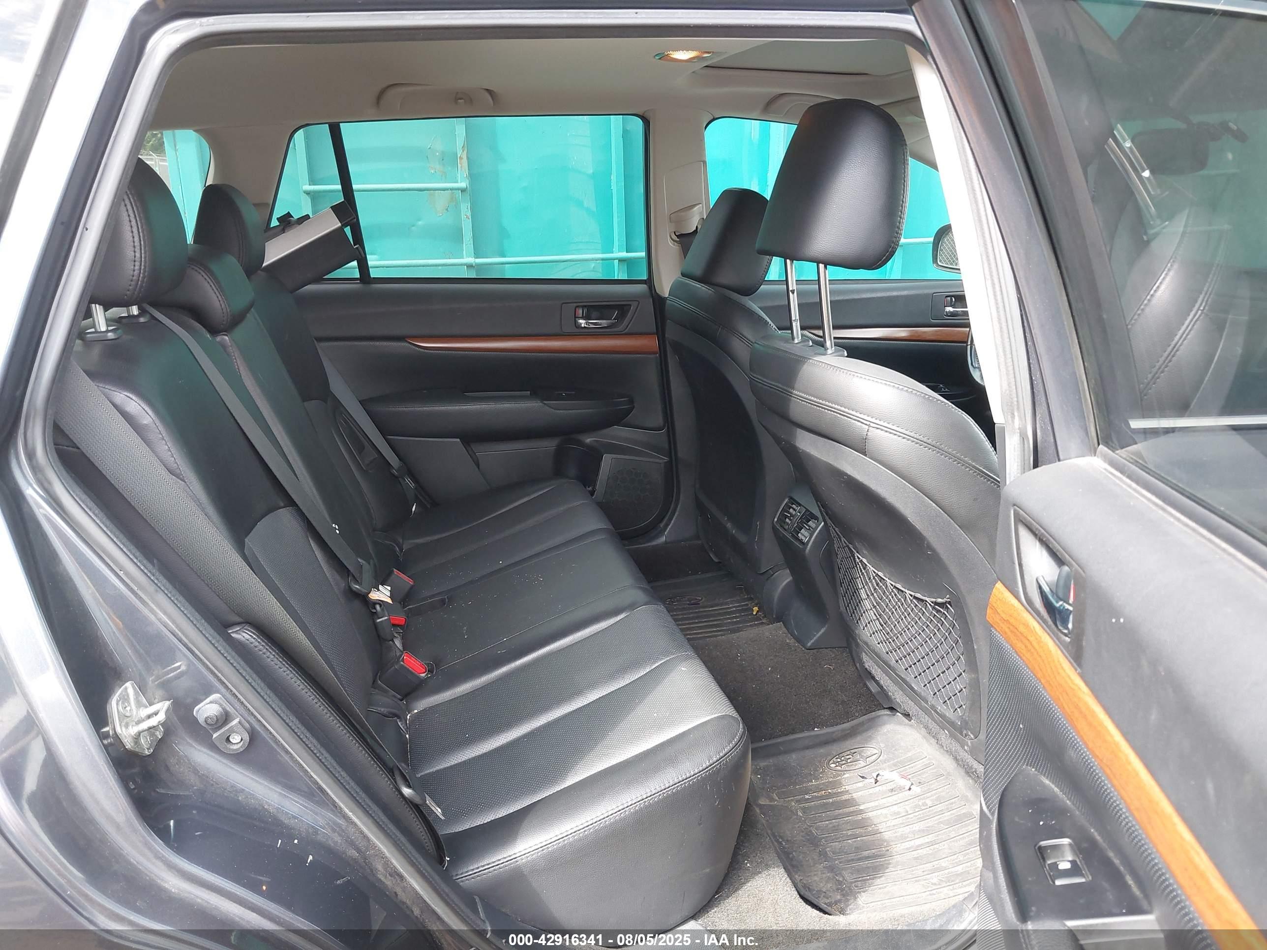 SUBARU OUTBACK image 8