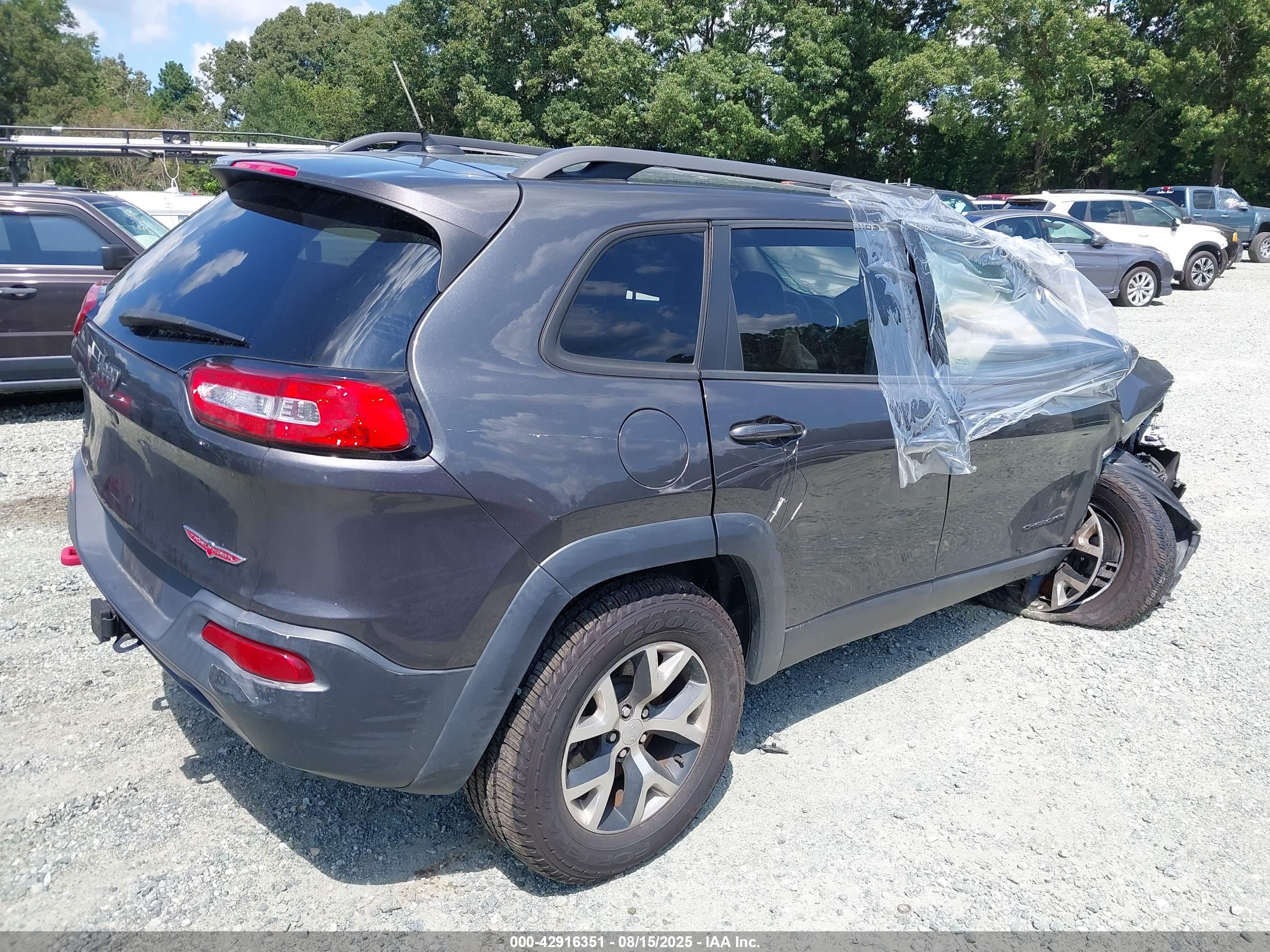 JEEP CHEROKEE image 4