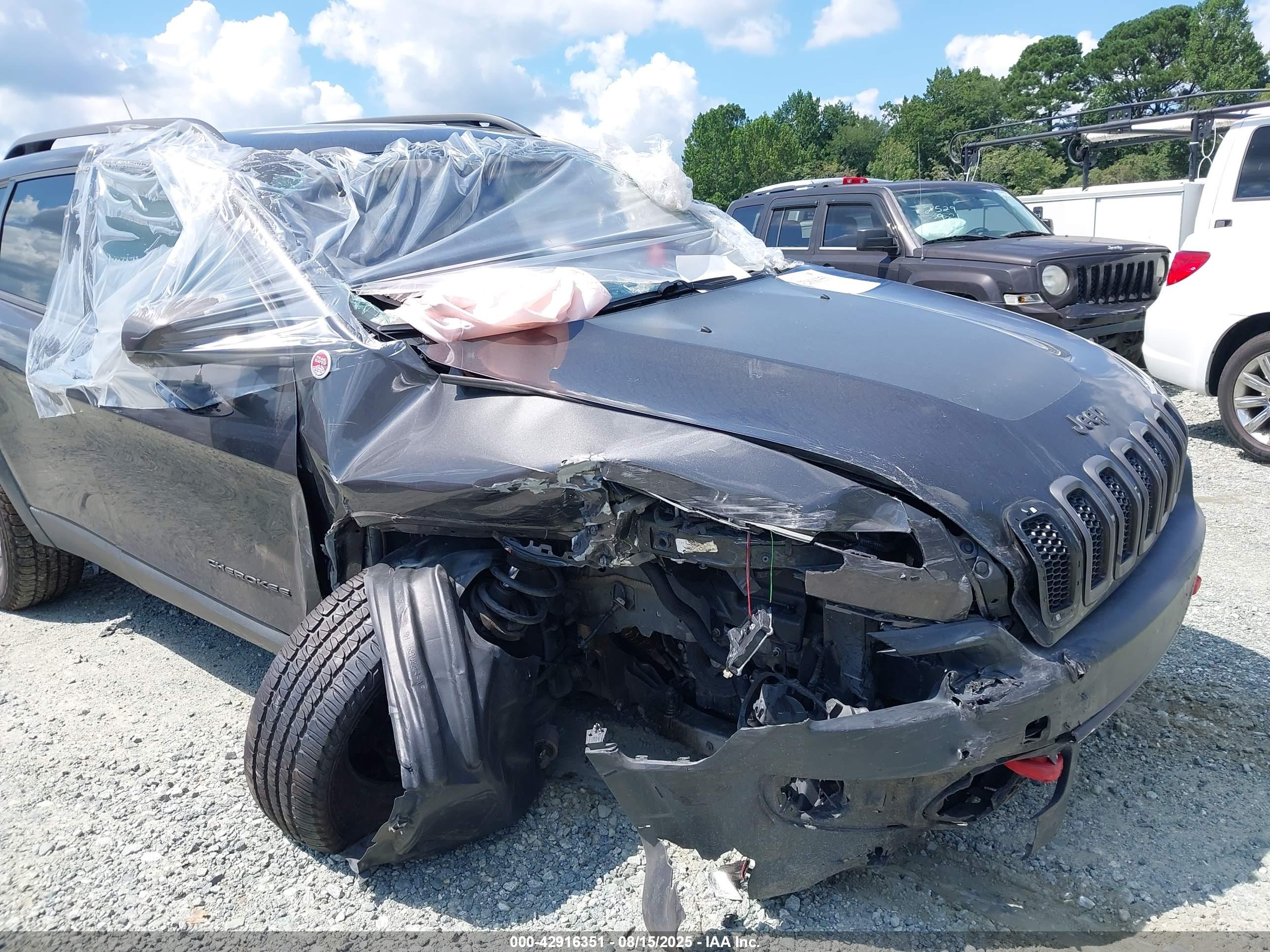 JEEP CHEROKEE image 6
