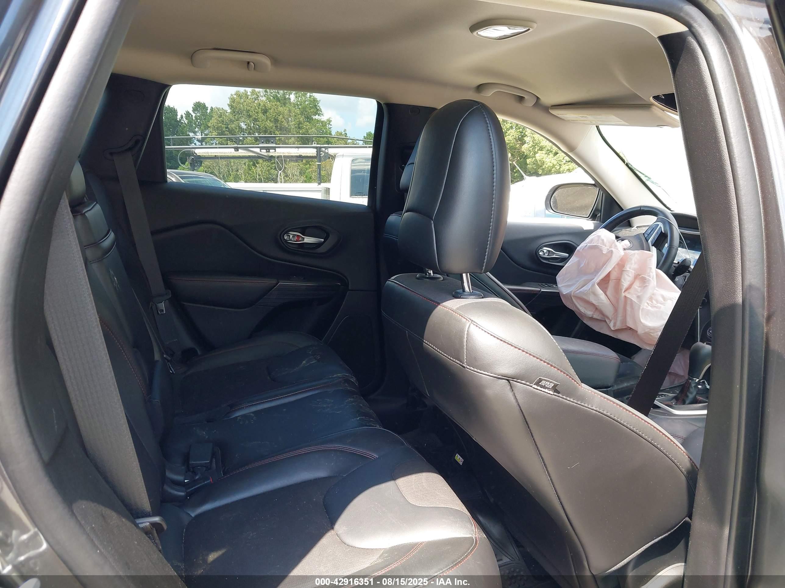 JEEP CHEROKEE image 8