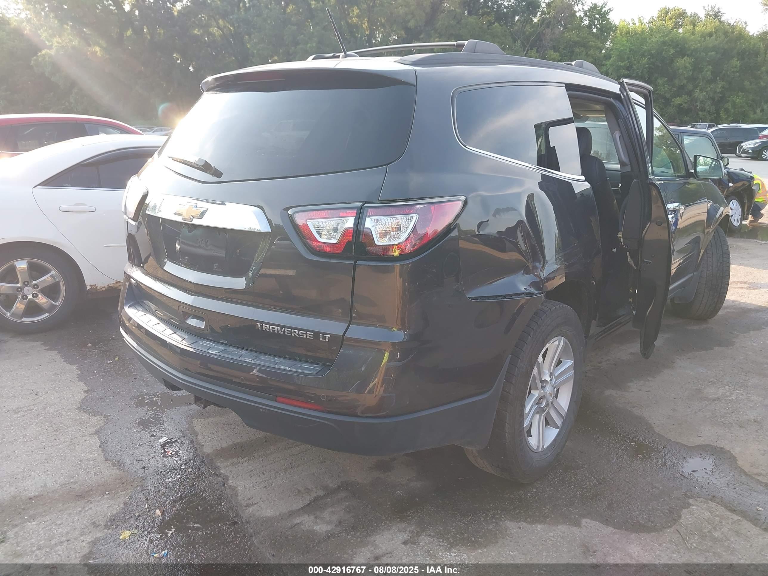 CHEVROLET TRAVERSE image 4