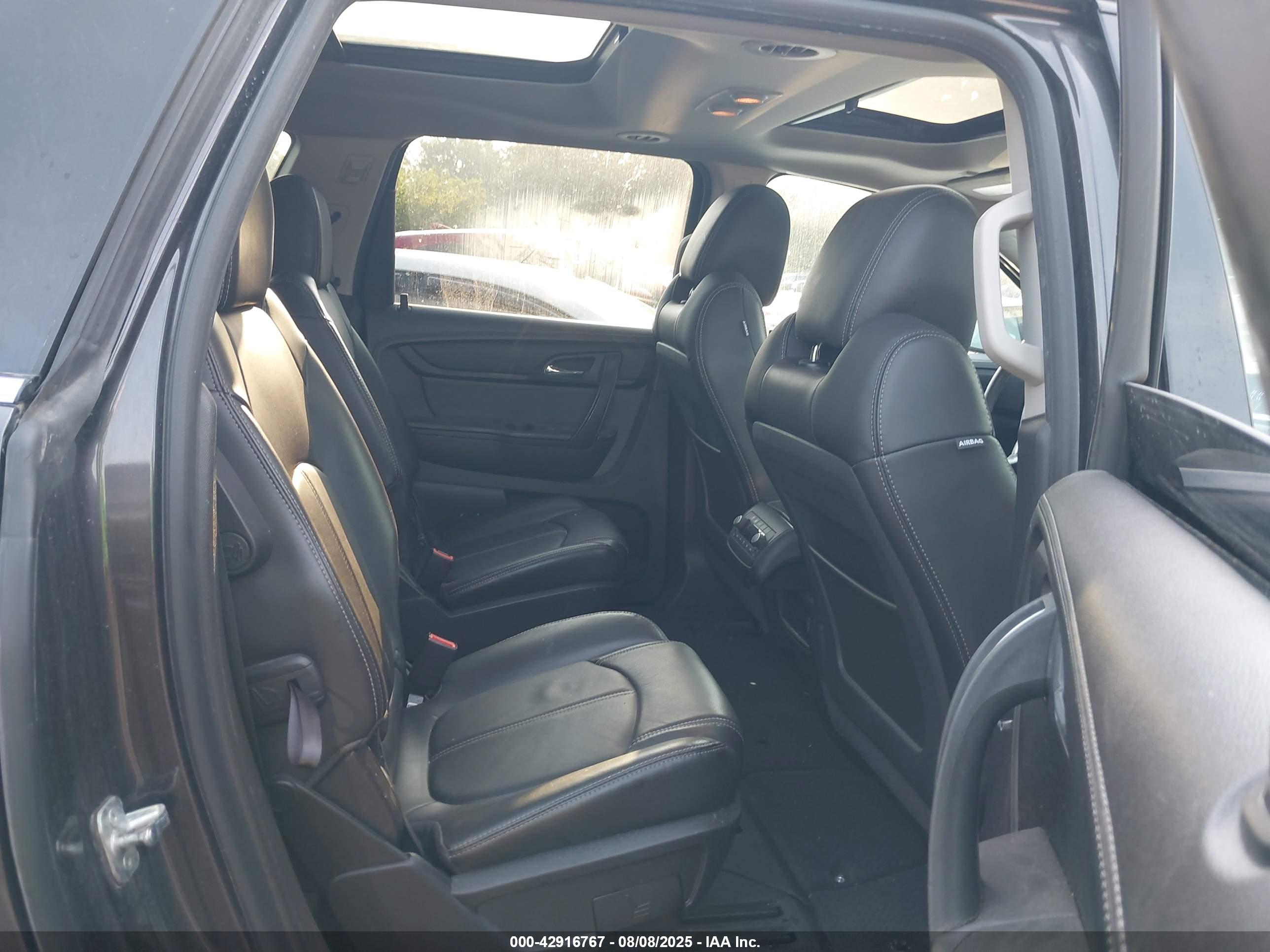 CHEVROLET TRAVERSE image 8