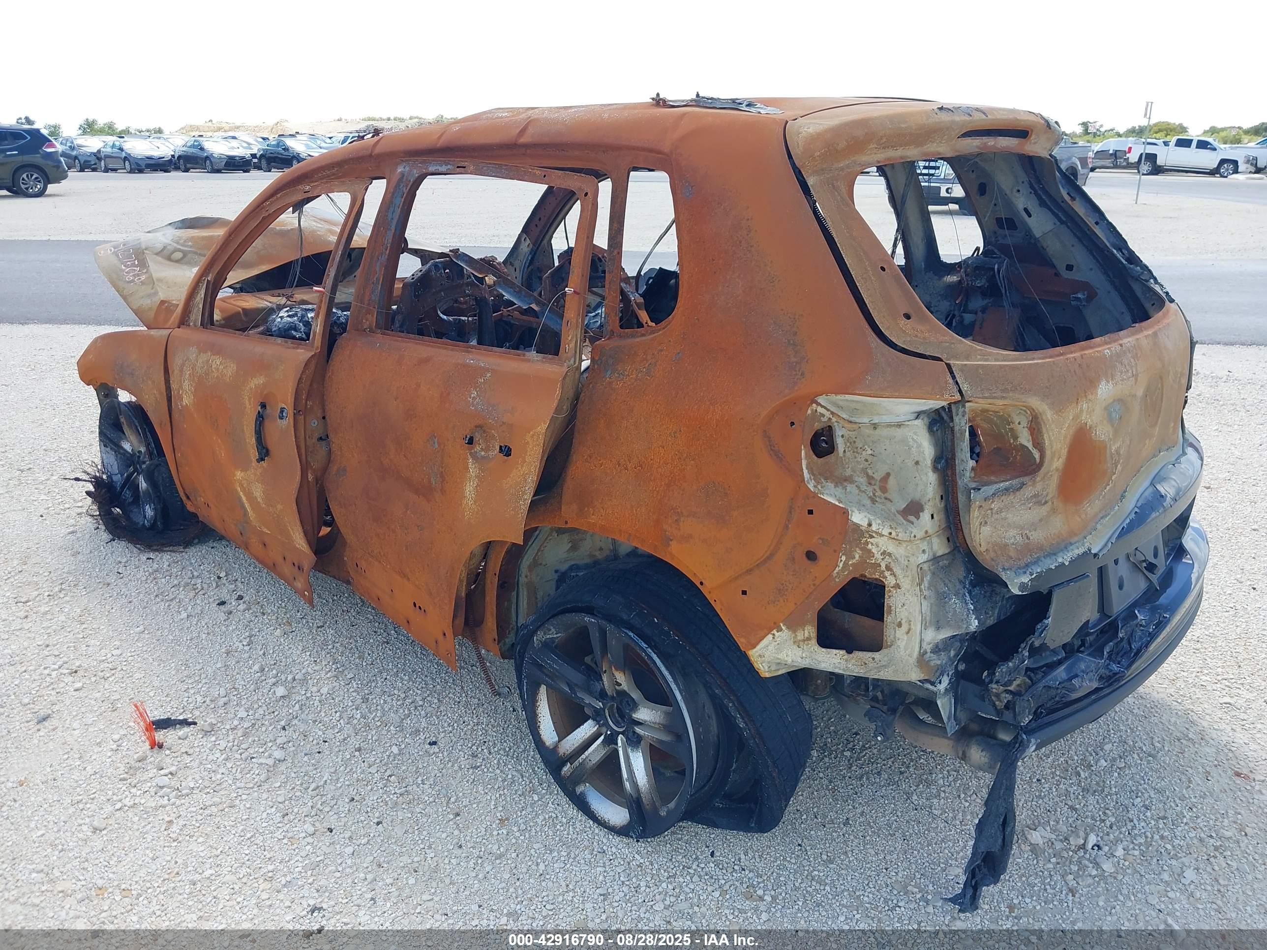 VOLKSWAGEN TIGUAN image 3