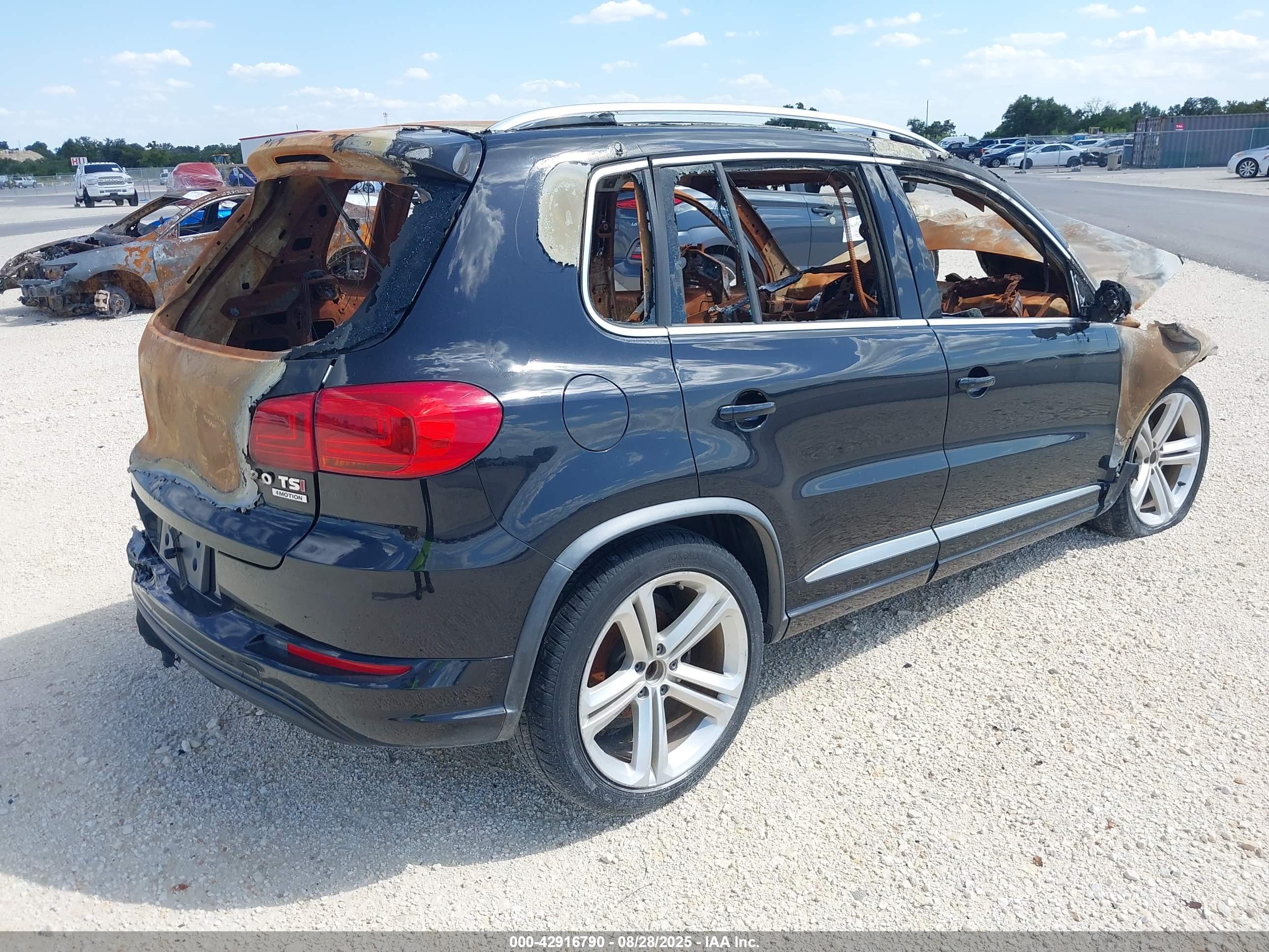 VOLKSWAGEN TIGUAN image 4