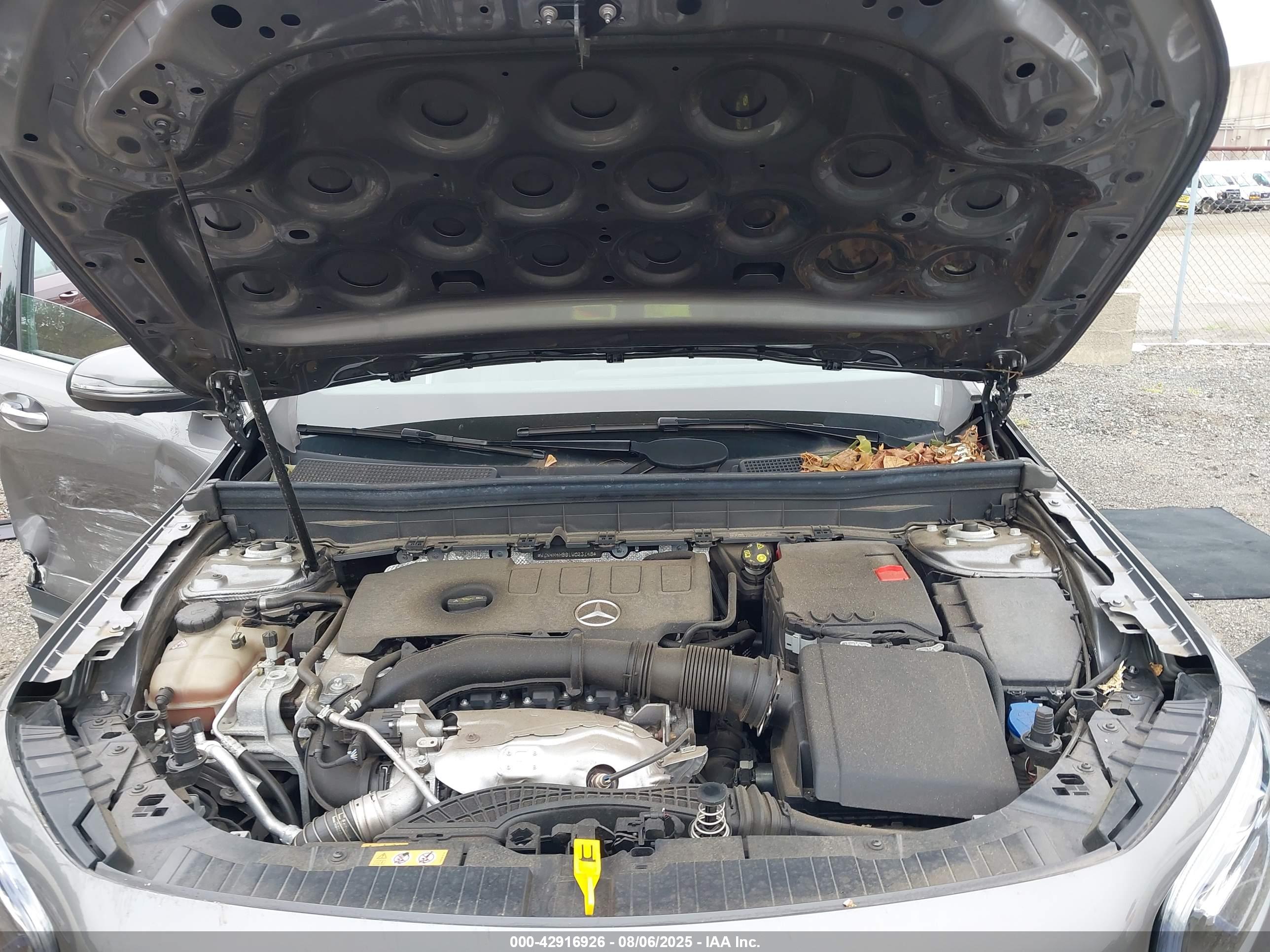 MERCEDES-BENZ GLB image 10