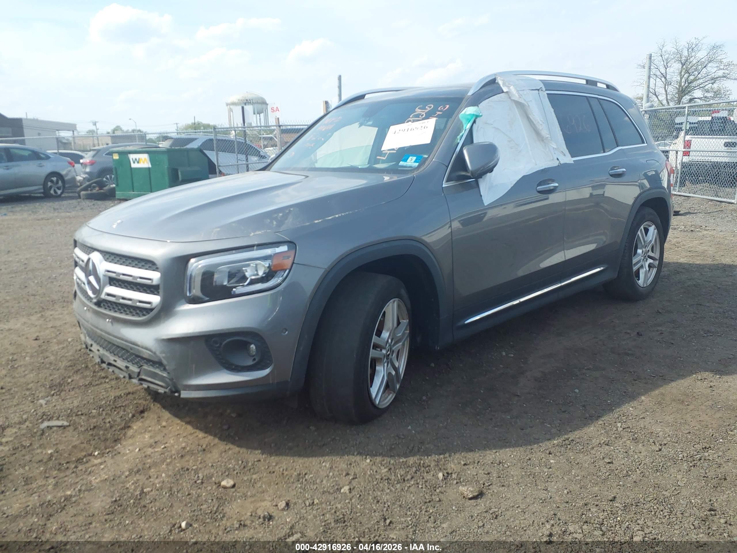 MERCEDES-BENZ GLB image 2