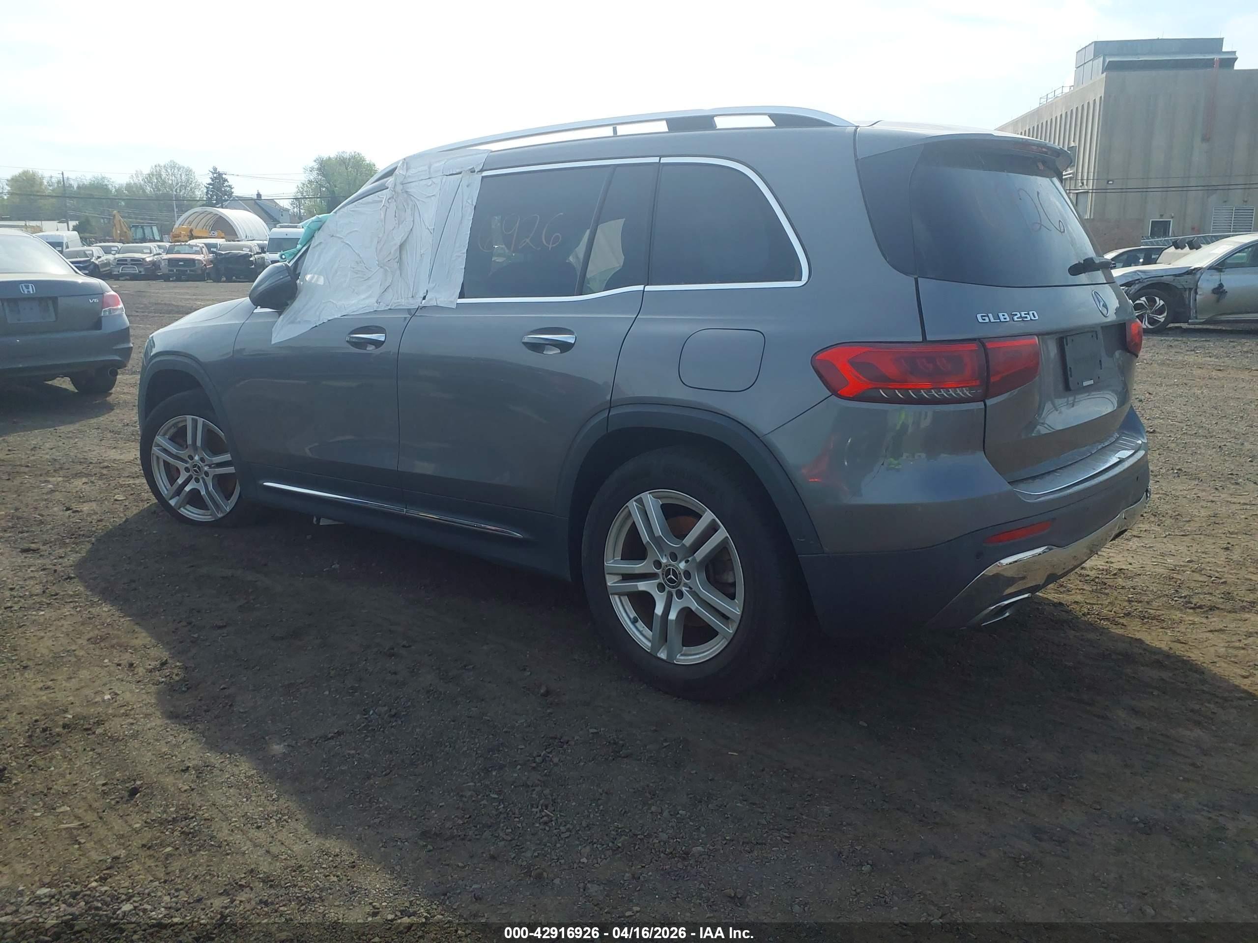 MERCEDES-BENZ GLB image 3