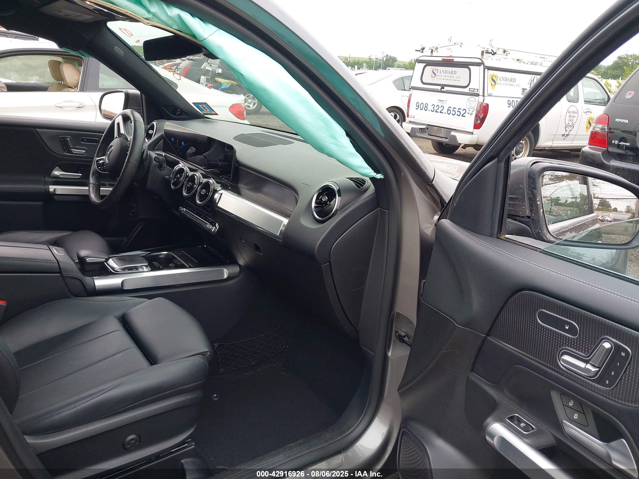 MERCEDES-BENZ GLB image 5