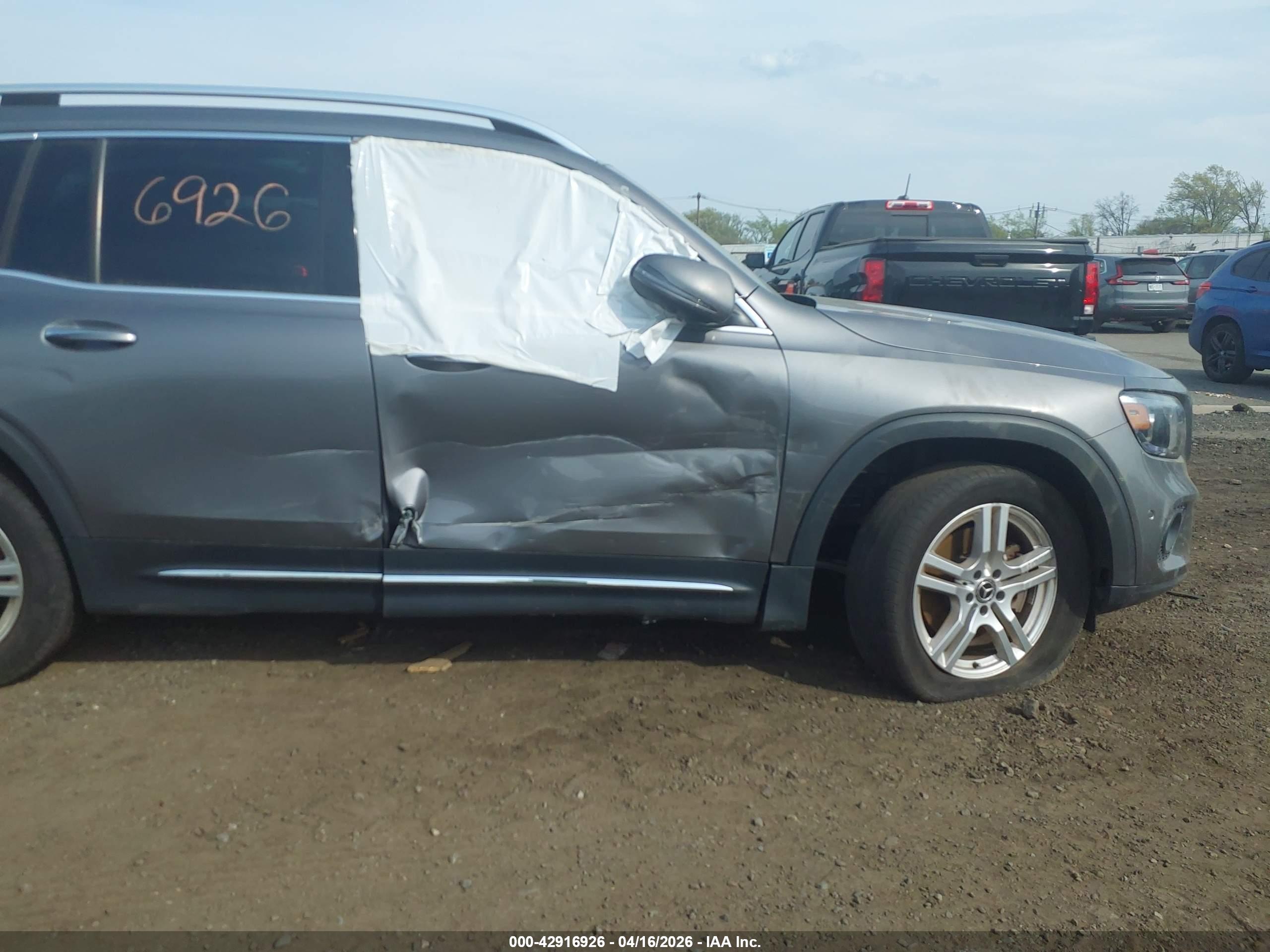 MERCEDES-BENZ GLB image 6