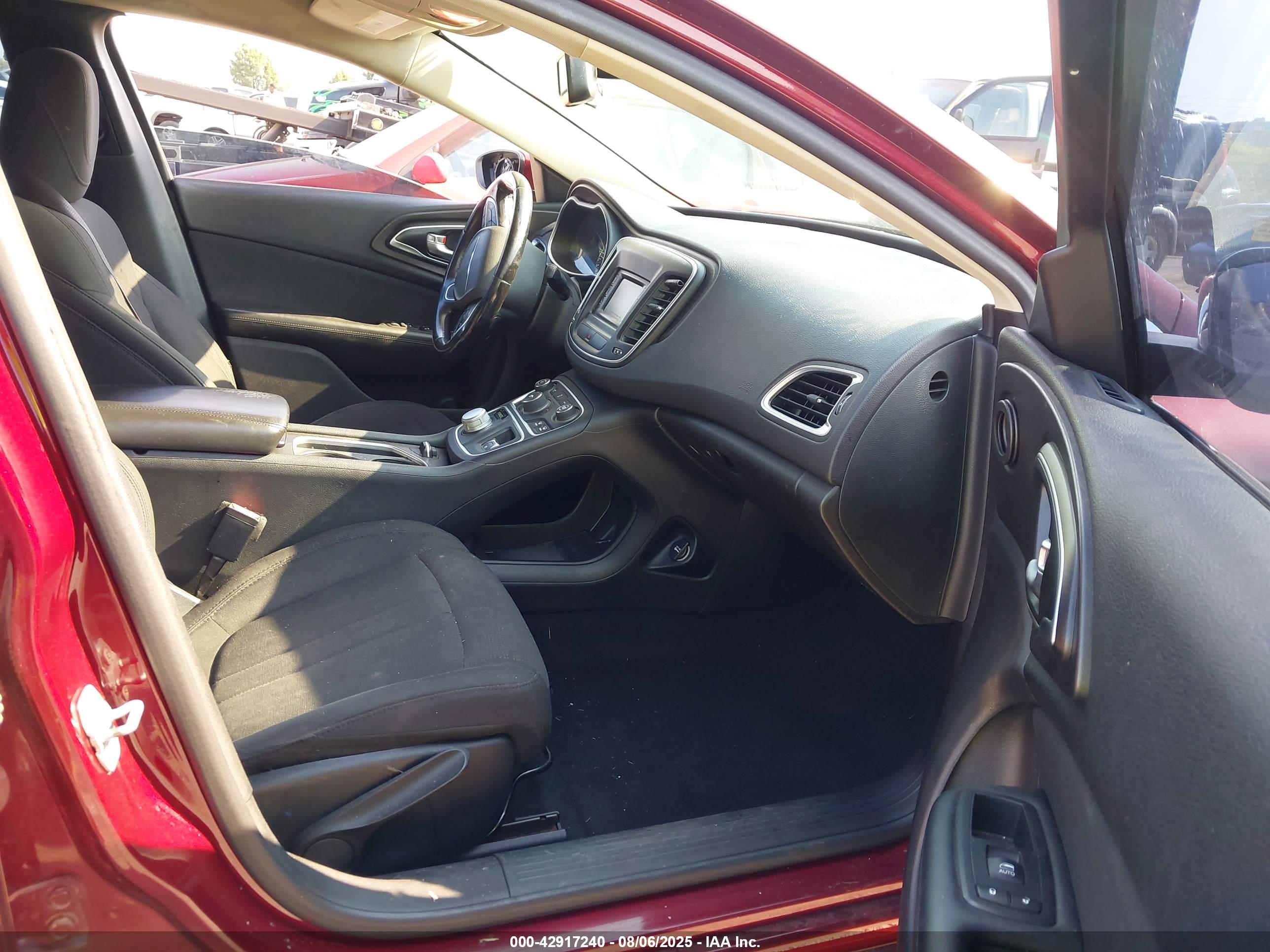 CHRYSLER 200 image 5