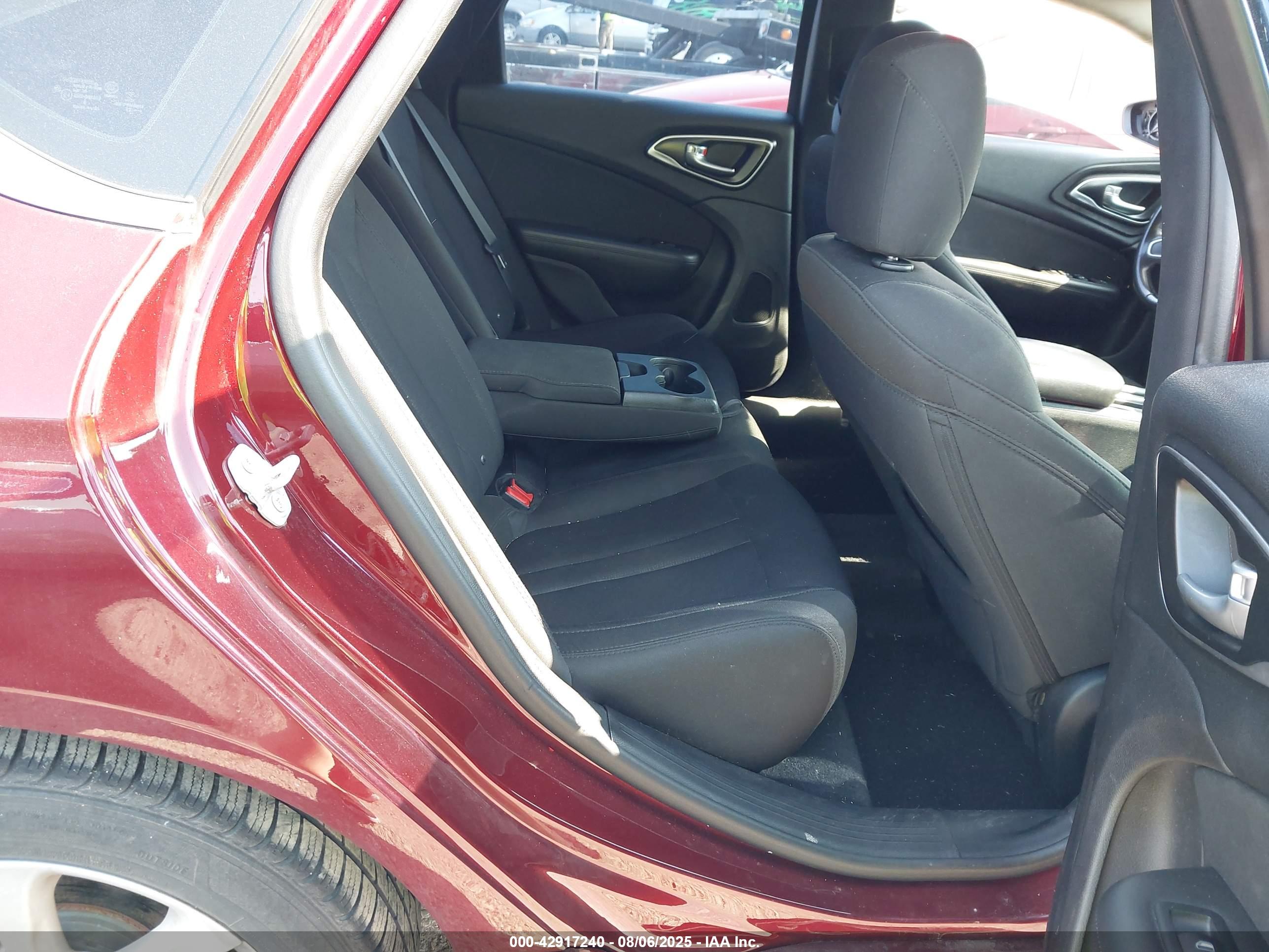 CHRYSLER 200 image 8