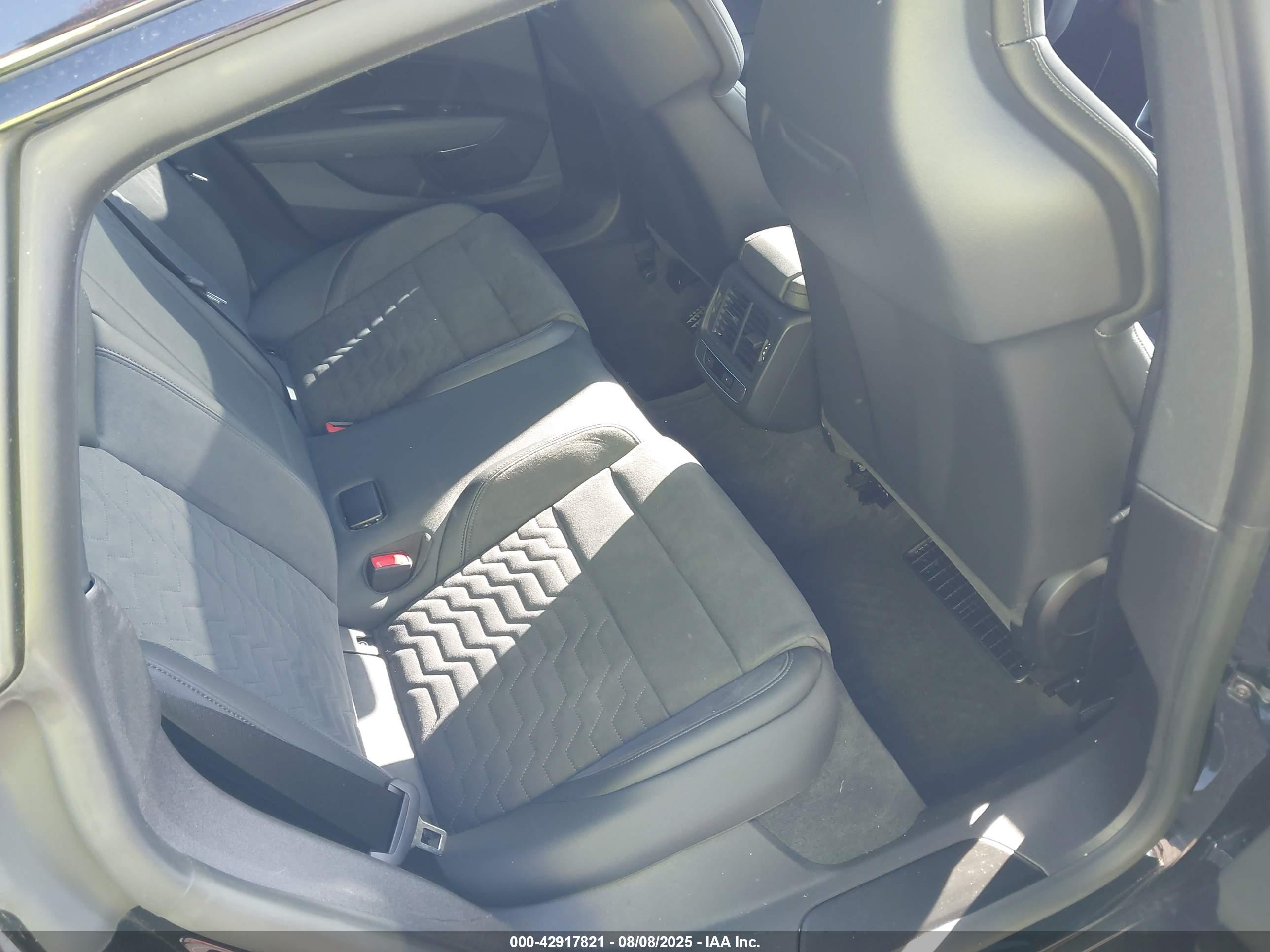 AUDI E-TRON image 8