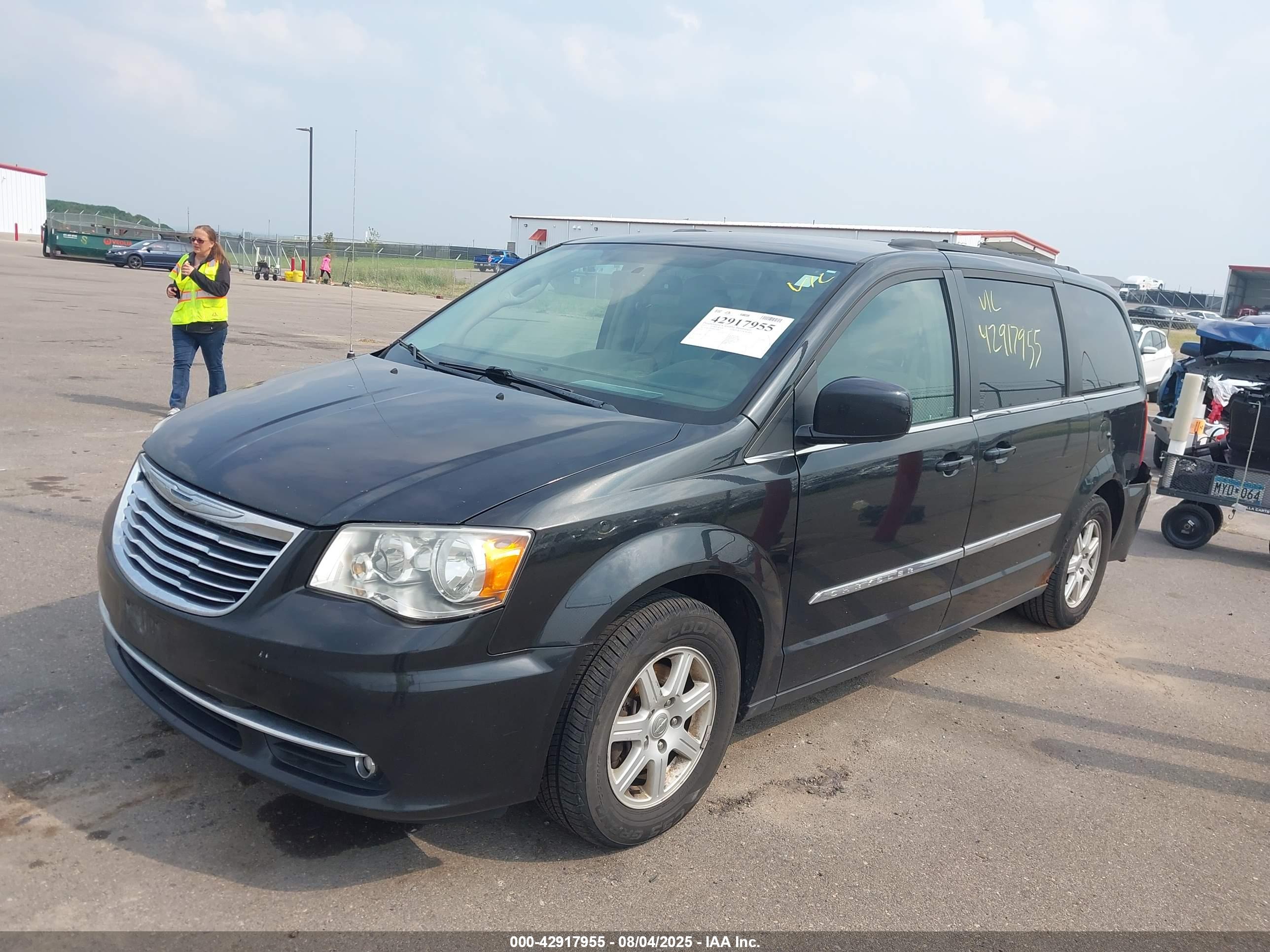 CHRYSLER TOWN image 2