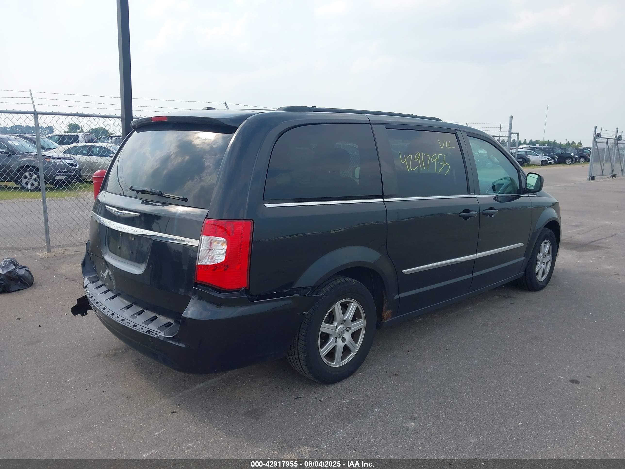 CHRYSLER TOWN image 4