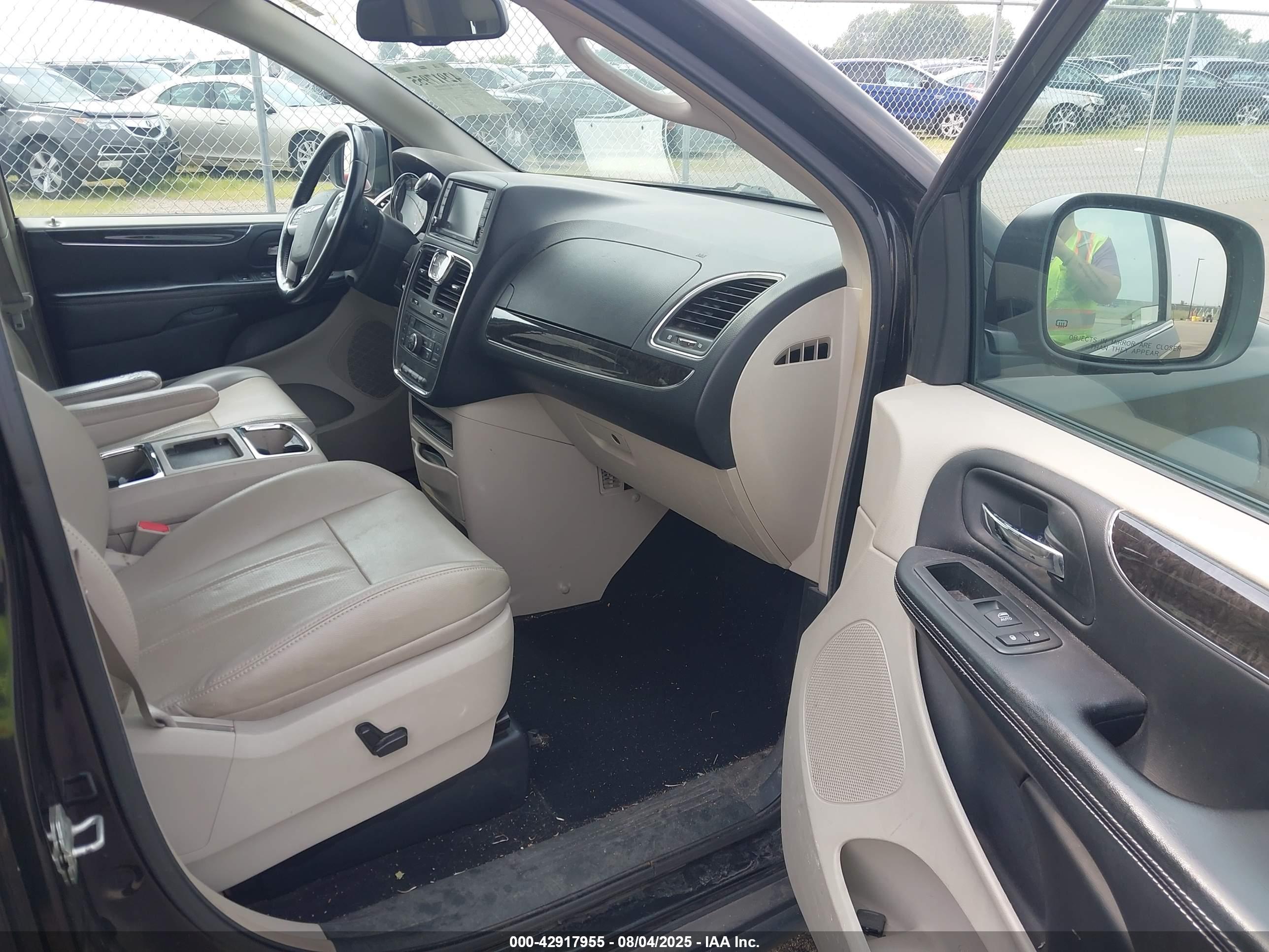 CHRYSLER TOWN image 5