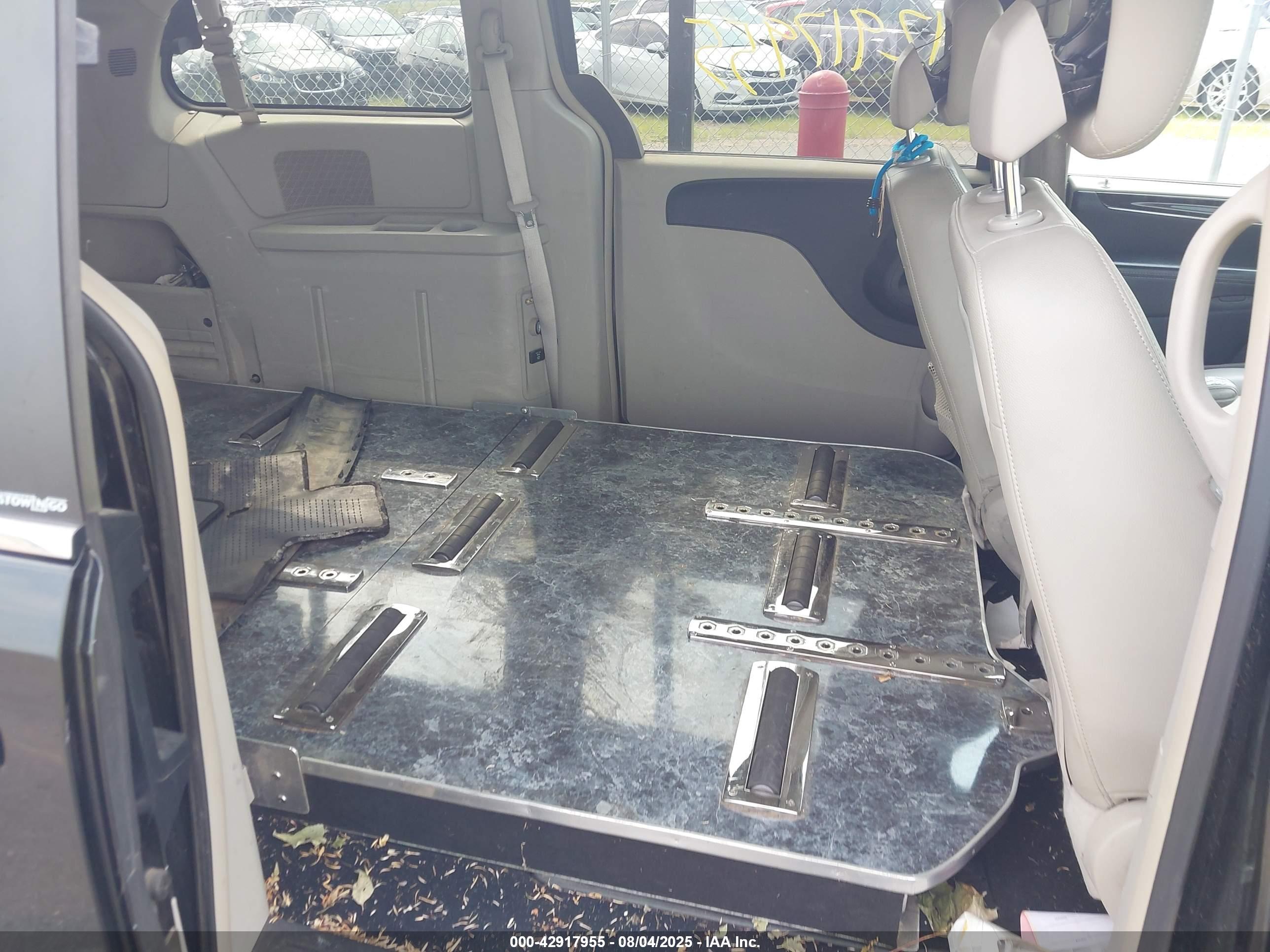 CHRYSLER TOWN image 8